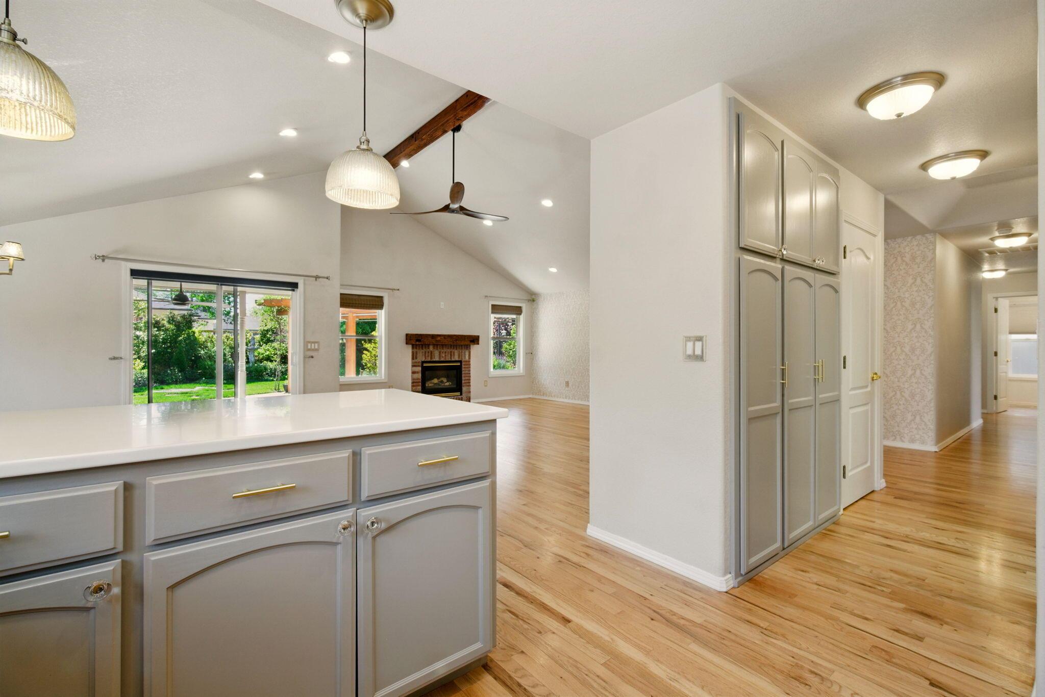 Central Point, Oregon, 97502, United States, 3 Bedrooms Bedrooms, ,2 BathroomsBathrooms,Residential,For Sale,1793291