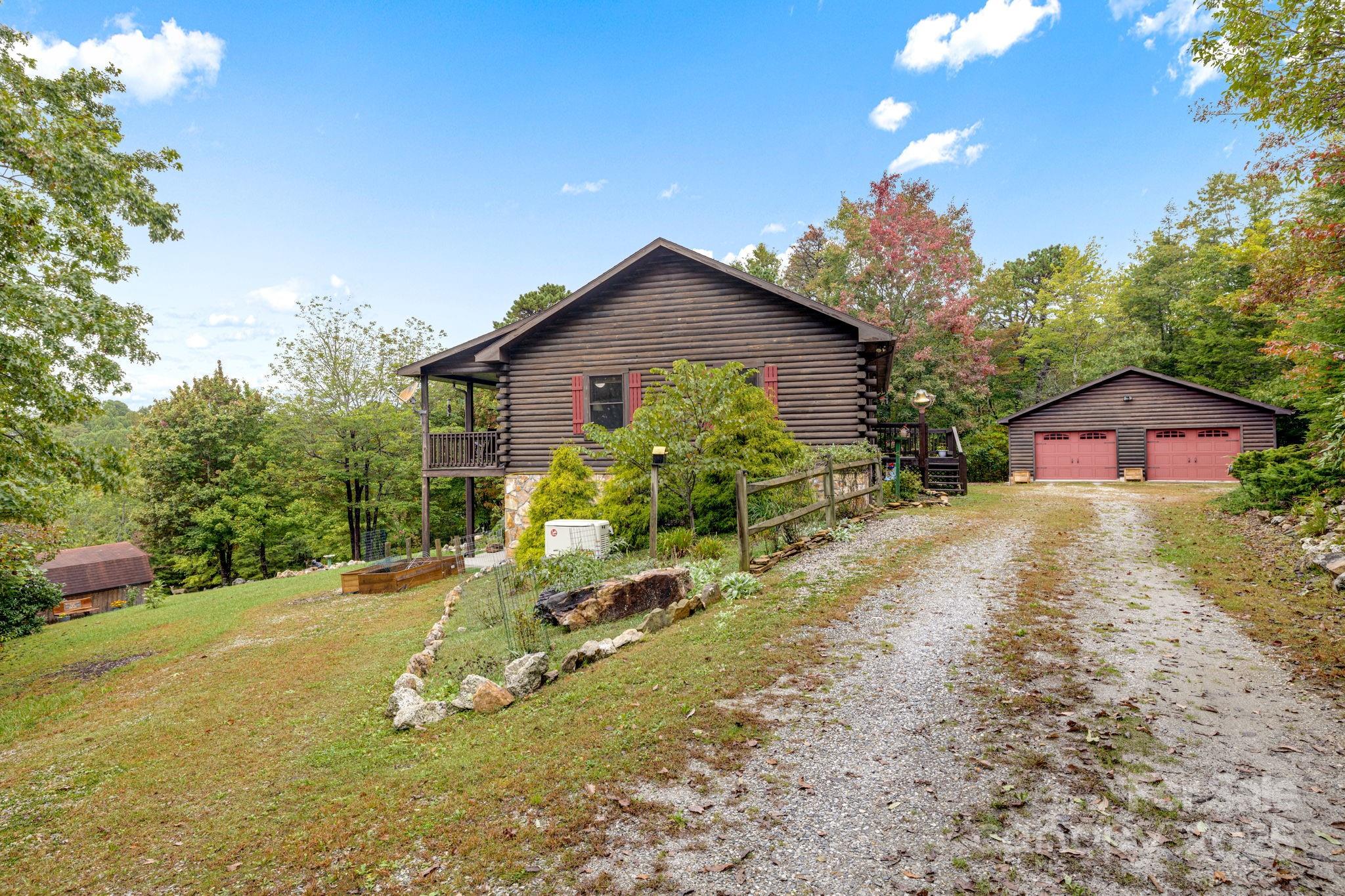 Spruce Pine, North Carolina, 28777, United States, 3 Bedrooms Bedrooms, ,3 BathroomsBathrooms,Residential,For Sale,1991683