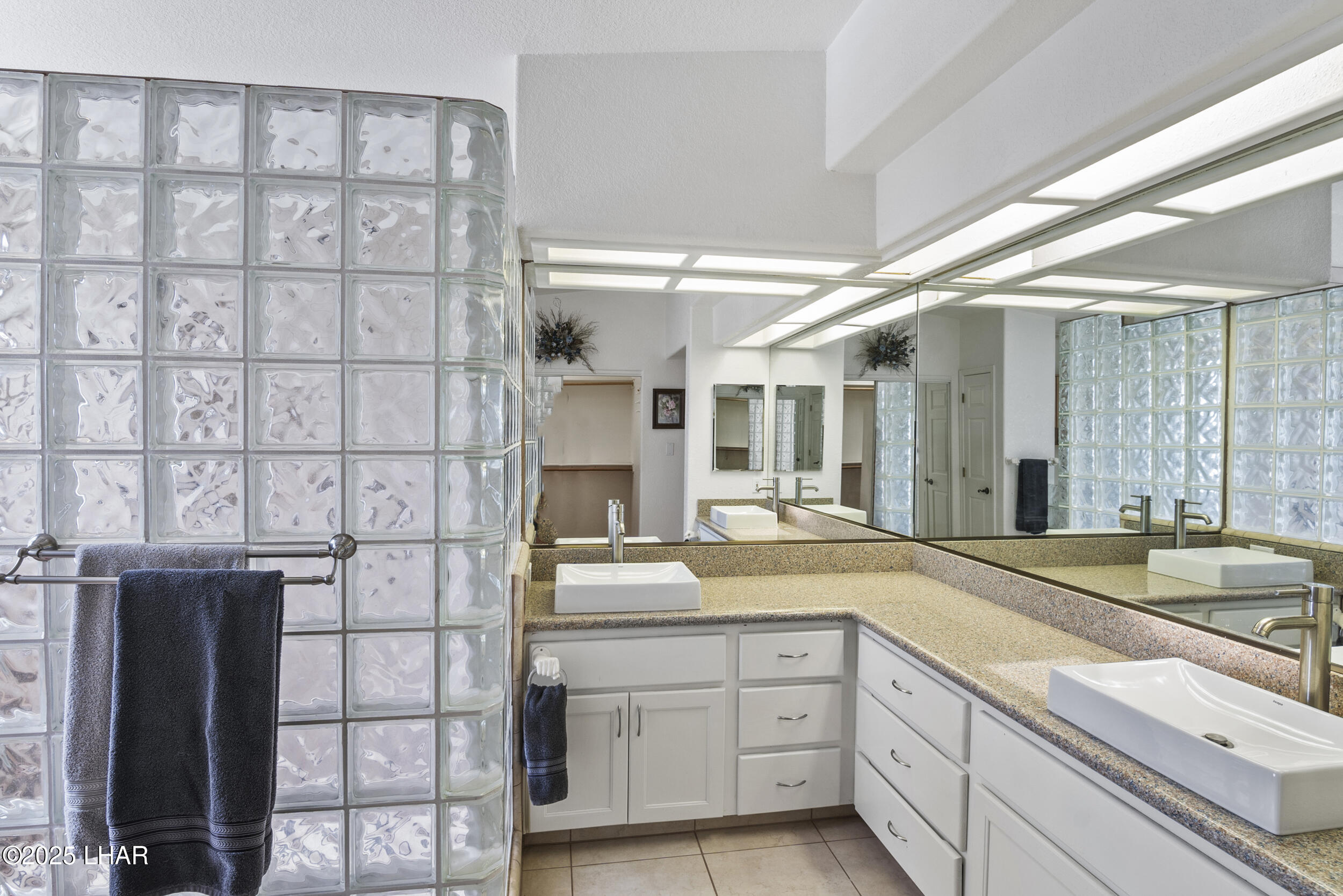 Lake Havasu City, Arizona, 86404, United States, 3 Bedrooms Bedrooms, ,1 BathroomBathrooms,Residential,For Sale,1883374