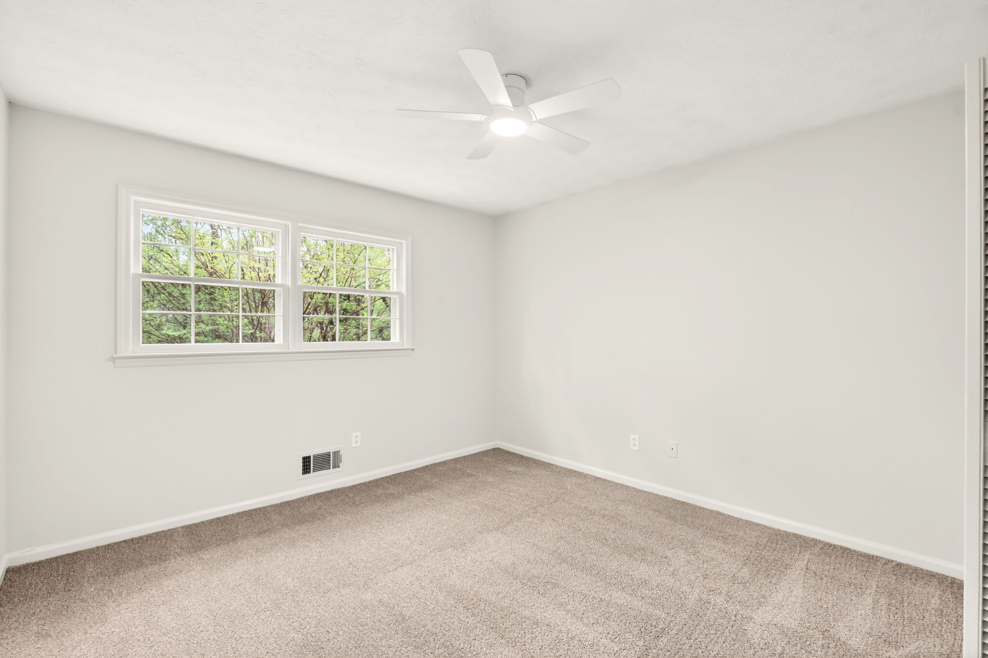  Thoughtfully Expanded and Updated Dunwoody Home on Wooded 0.82+/- Acre Lot - 物件實景