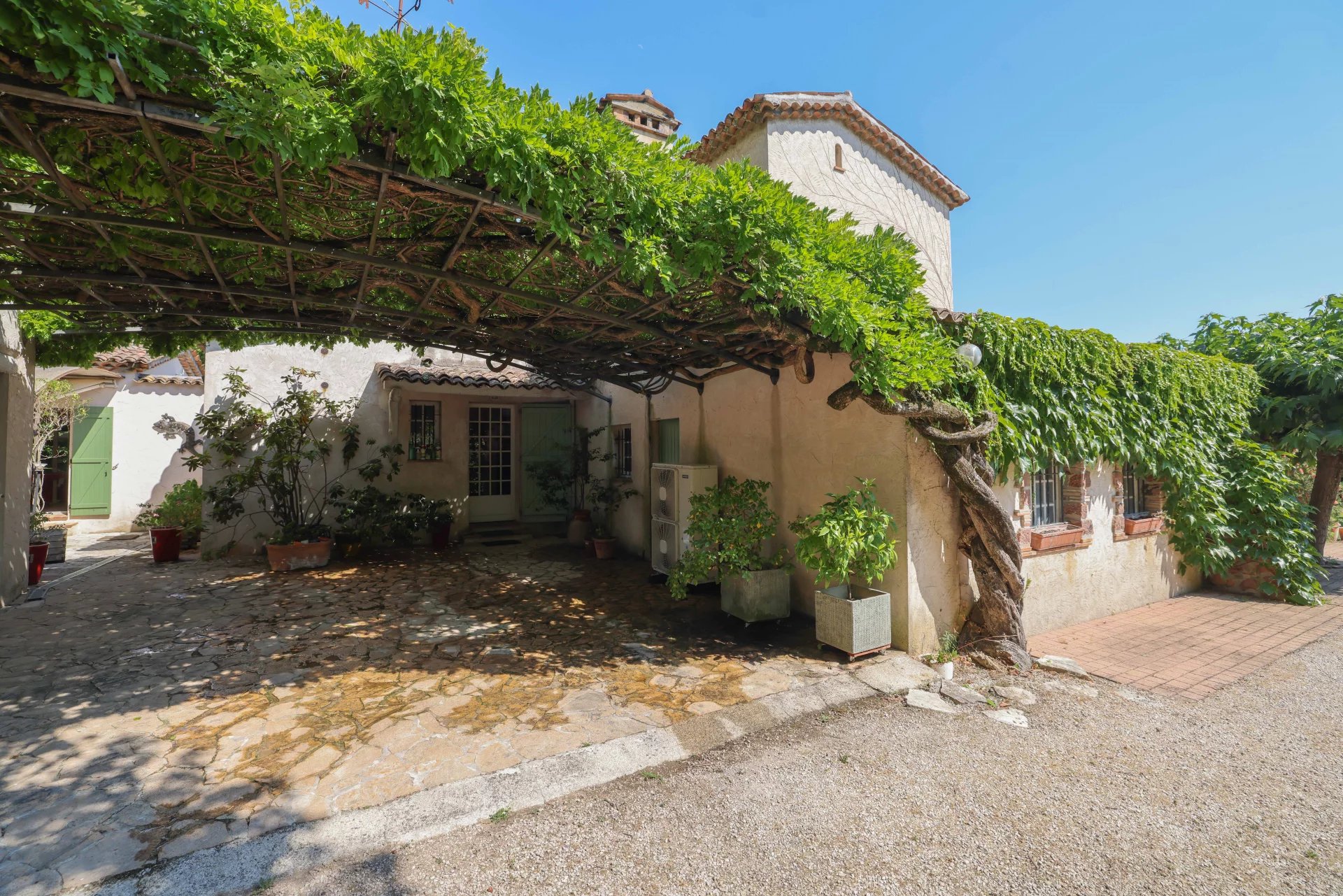 Mougins, Provence-Alpes-Côte d’Azur, 06250, FR, 5 Bedrooms Bedrooms, ,2 BathroomsBathrooms,Residential,For Sale,1960580