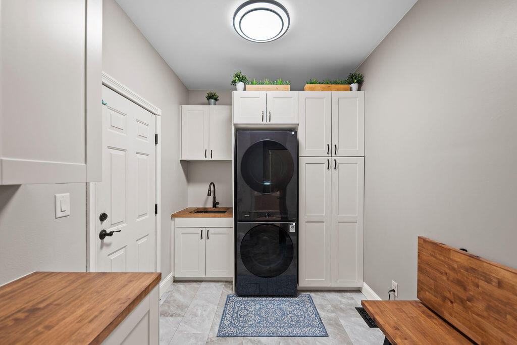 Valparaiso, Indiana, 46385, United States, 4 Bedrooms Bedrooms, ,3 BathroomsBathrooms,Residential,For Sale,1988266