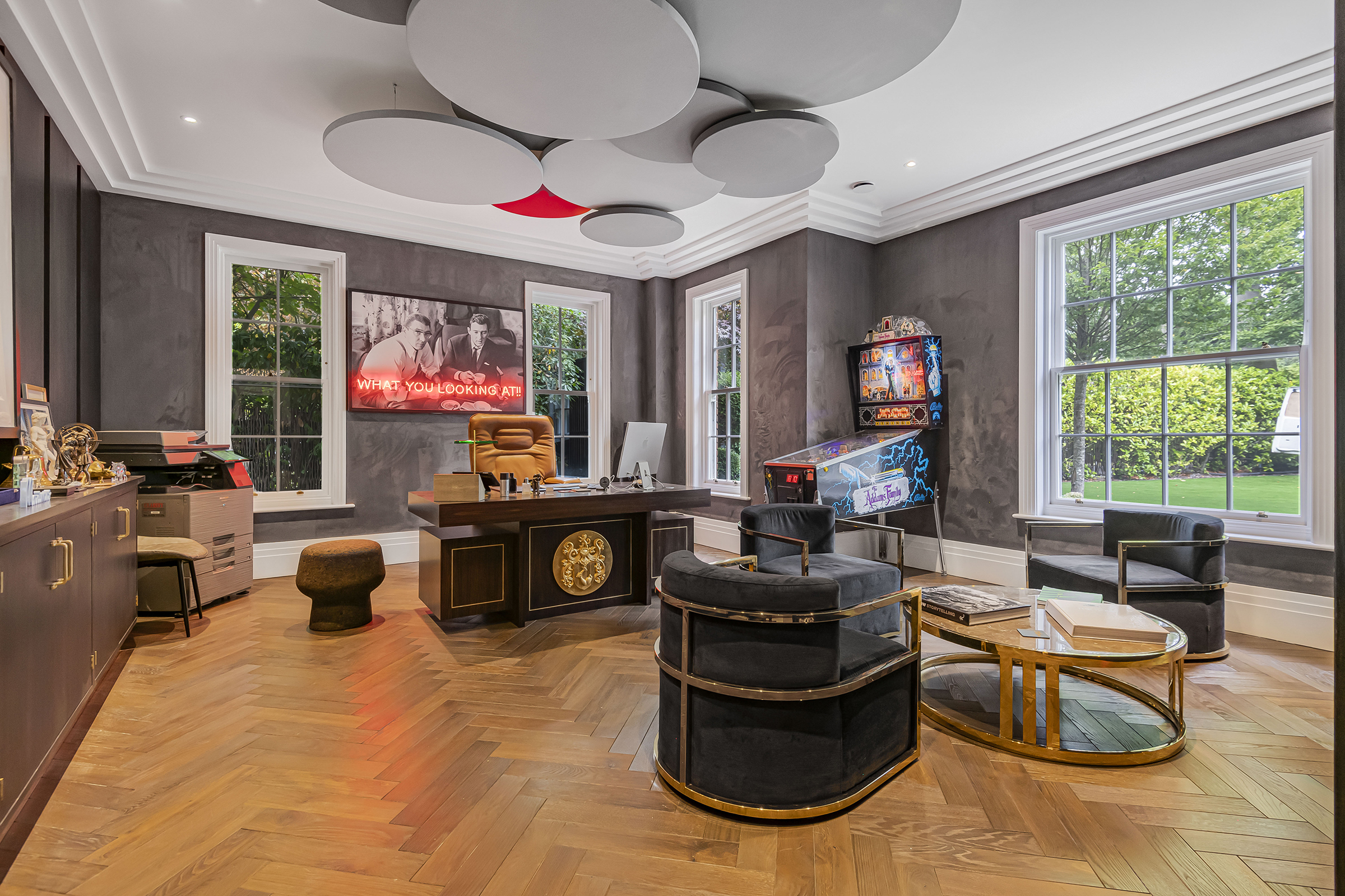  Luxury amenities and an abundance of space in this gated home - 物件實景