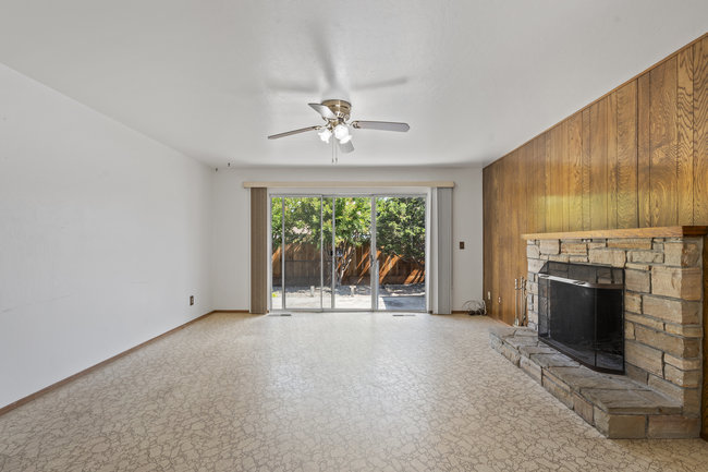 Hollister, California, 95023, United States, 3 Bedrooms Bedrooms, ,2 BathroomsBathrooms,Residential,For Sale,1942638