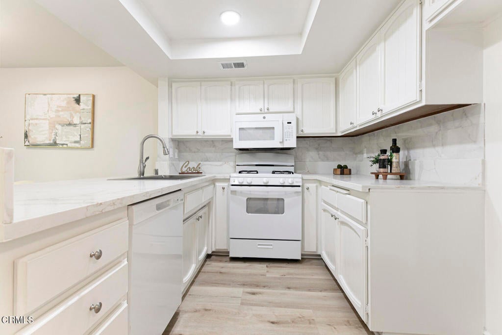 Glendale, California, 91205, United States, 3 Bedrooms Bedrooms, ,2 BathroomsBathrooms,Residential,For Sale,1938623