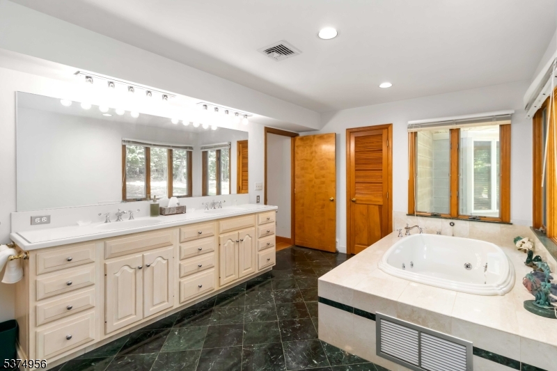 Madison Boro, New Jersey, 07940, United States, 4 Bedrooms Bedrooms, ,3 BathroomsBathrooms,Residential,For Sale,1906831