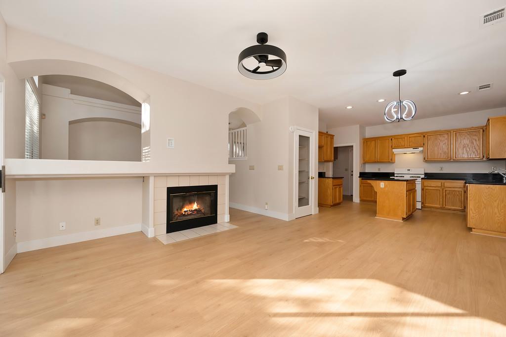 Roseville, California, 95661, United States, 4 Bedrooms Bedrooms, ,3 BathroomsBathrooms,Residential,For Sale,1989245