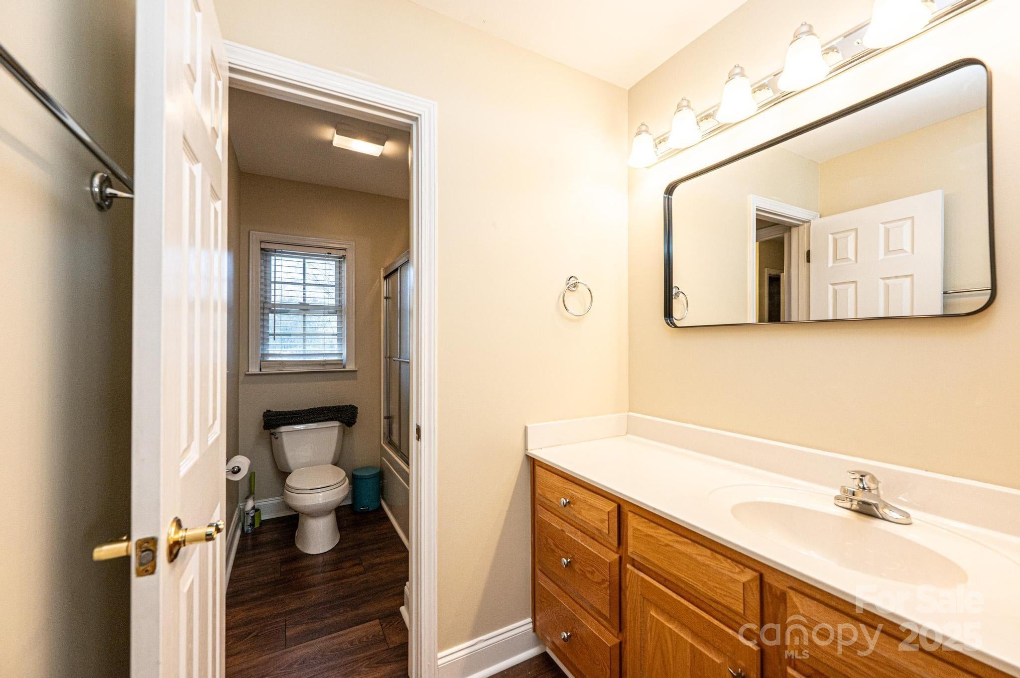 Hickory, North Carolina, 28601, United States, 5 Bedrooms Bedrooms, ,5 BathroomsBathrooms,Residential,For Sale,1758743