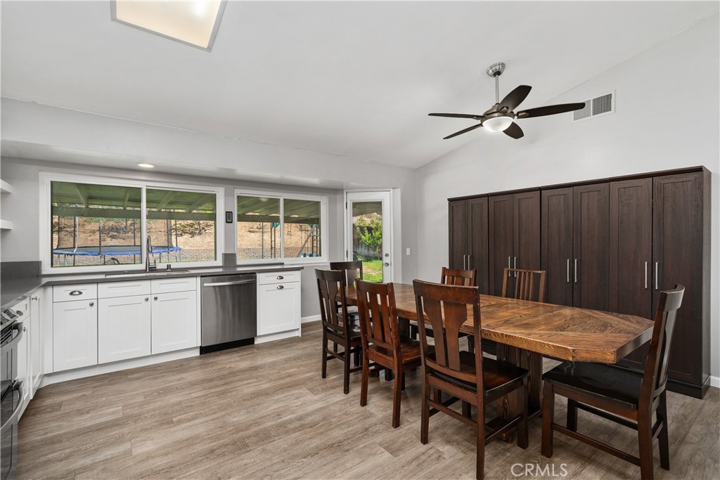 Castaic, California, 91384, United States, 4 Bedrooms Bedrooms, ,2 BathroomsBathrooms,Residential,For Sale,1896479