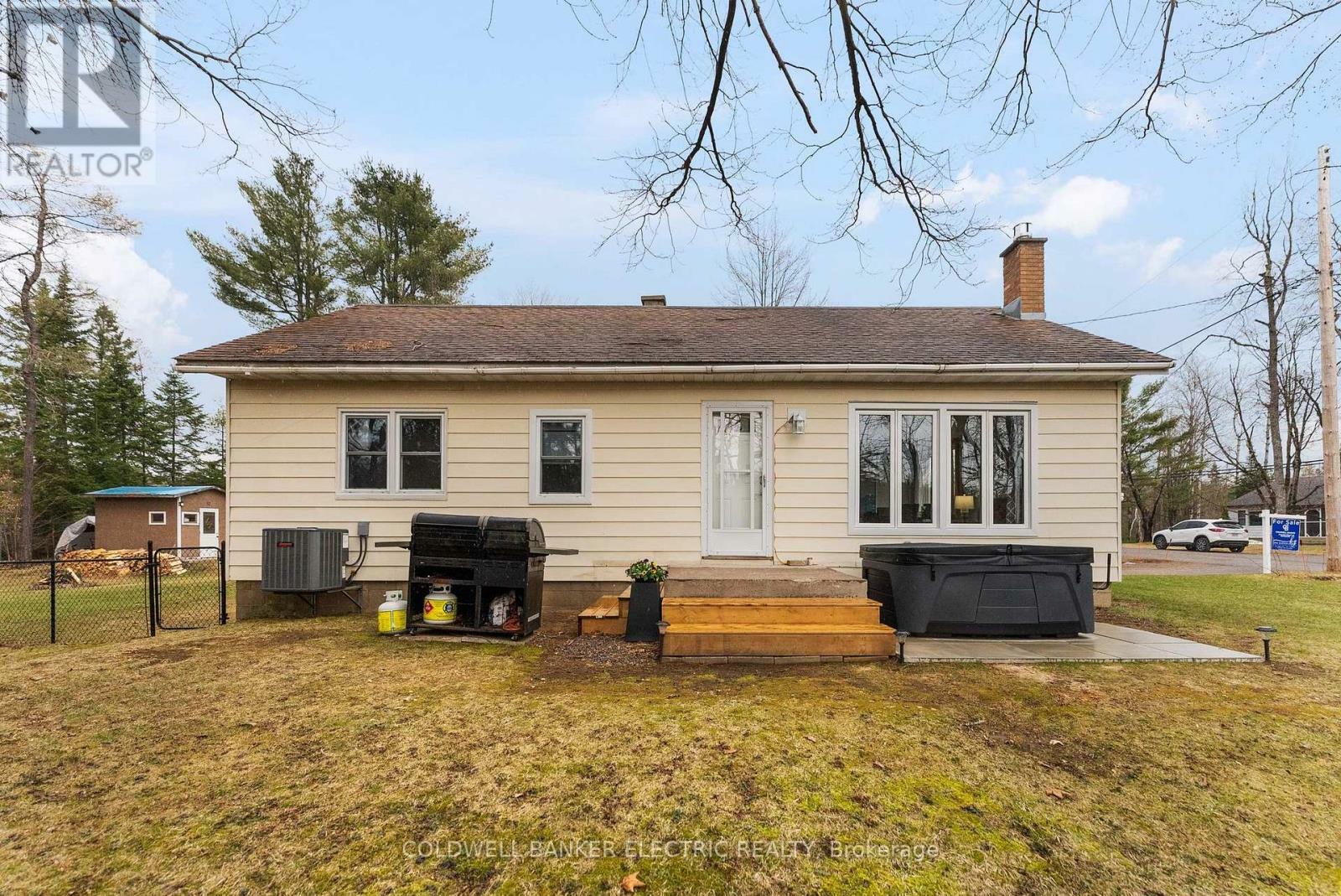 NORTH KAWARTHA, Ontario, K0L 1A0, CA, 3 Bedrooms Bedrooms, ,1 BathroomBathrooms,Residential,For Sale,1882801