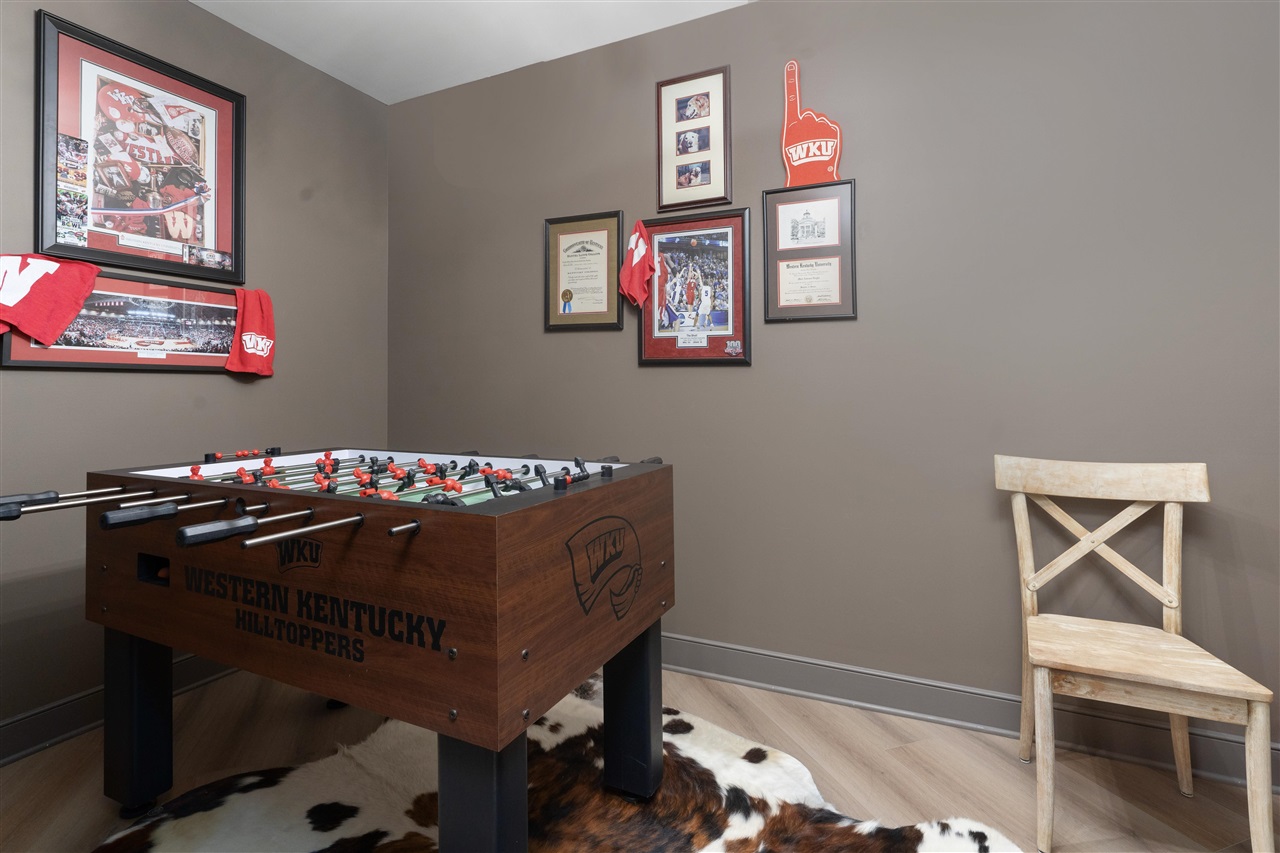 Bowling Green, Kentucky, 42103, United States, 5 Bedrooms Bedrooms, ,5 BathroomsBathrooms,Residential,For Sale,1986458