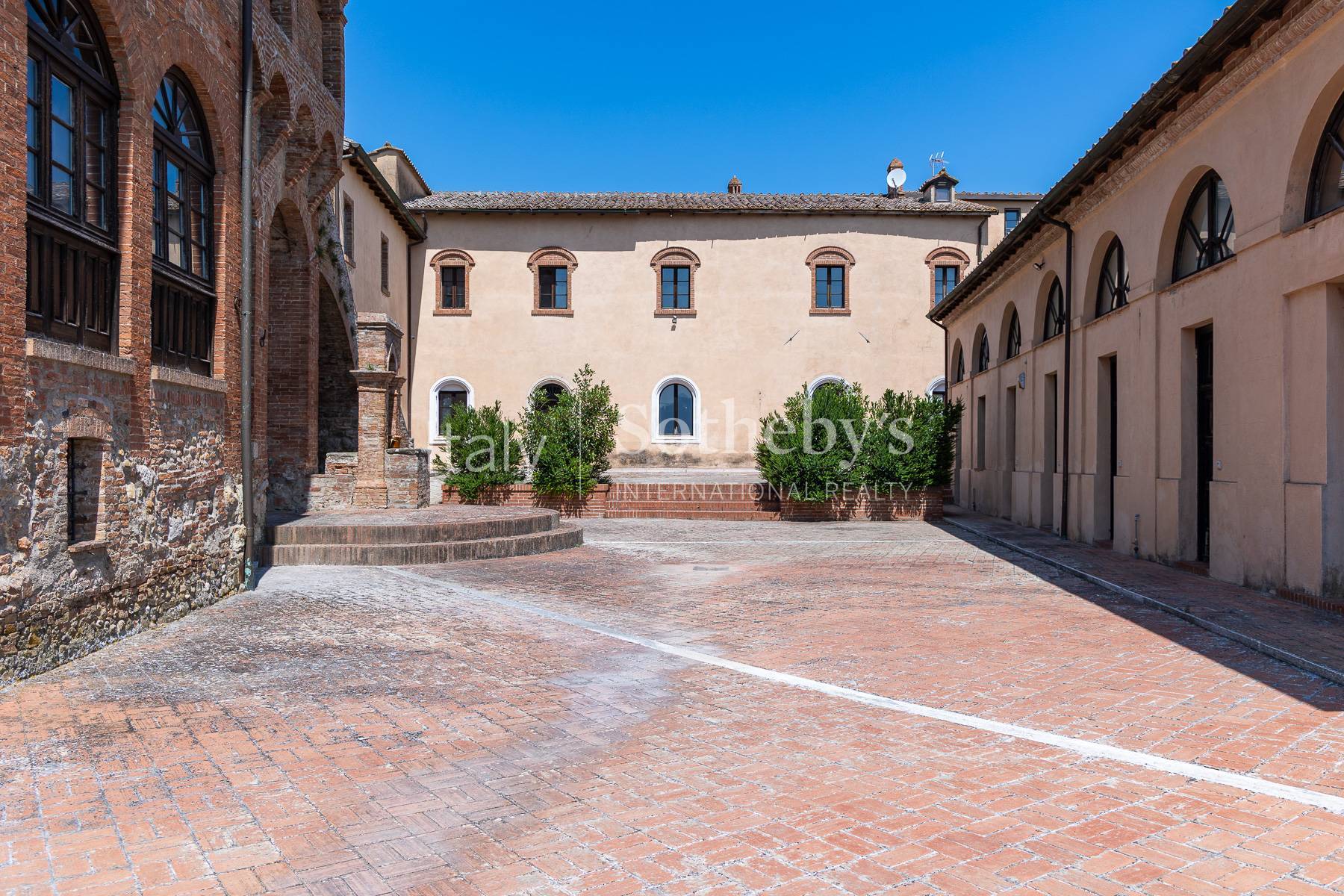  Castle with Approved Restoration Project near Montalcino - 物件實景