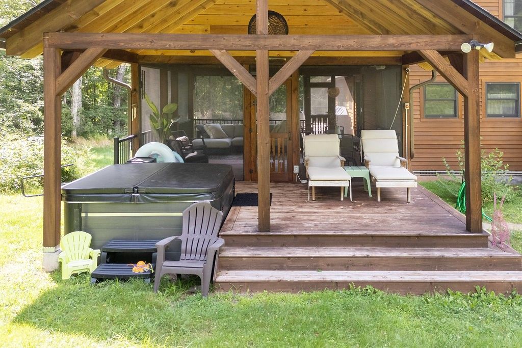 New Kingston, New York, 12459, United States, 3 Bedrooms Bedrooms, ,2 BathroomsBathrooms,Residential,For Sale,1907785