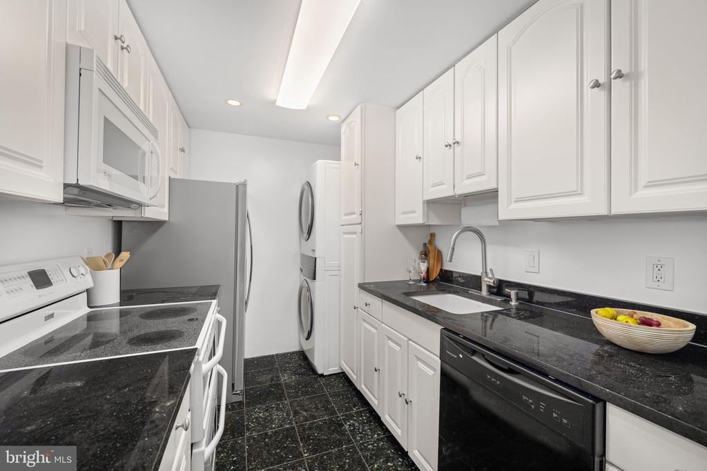 Washington, District of Columbia, 20009, United States, 2 Bedrooms Bedrooms, ,2 BathroomsBathrooms,Residential,For Sale,1981546