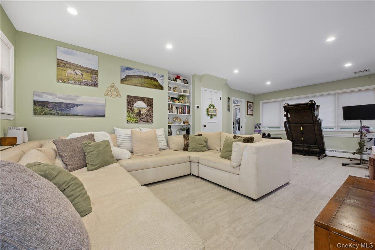 Merrick, New York, 11566, United States, 3 Bedrooms Bedrooms, ,3 BathroomsBathrooms,Residential,For Sale,1986518