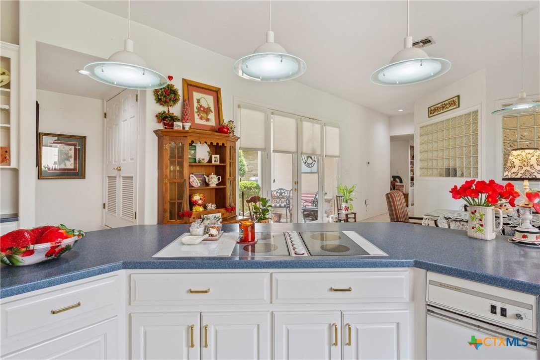 Salado, Texas, 76571, United States, 4 Bedrooms Bedrooms, ,7 BathroomsBathrooms,Residential,For Sale,1977249