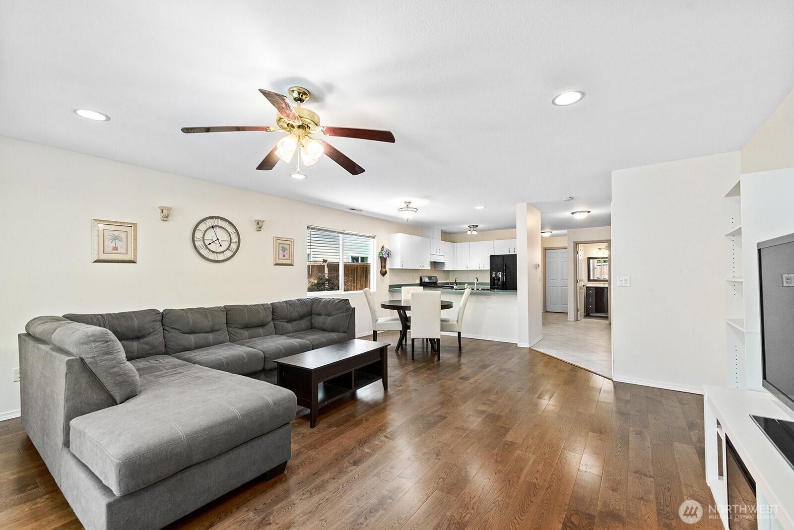 EVERETT, Washington, 98208, United States, 3 Bedrooms Bedrooms, ,3 BathroomsBathrooms,Residential,For Sale,1875330