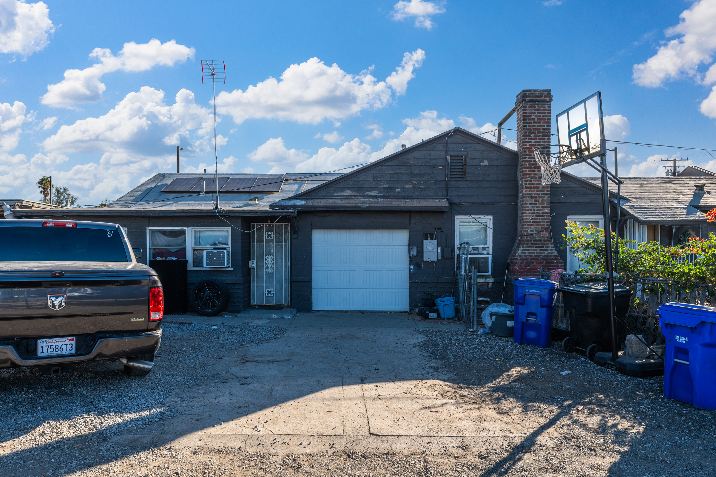 Fontana, California, 92336, United States, 7 Bedrooms Bedrooms, ,4 BathroomsBathrooms,Residential,For Sale,1988528