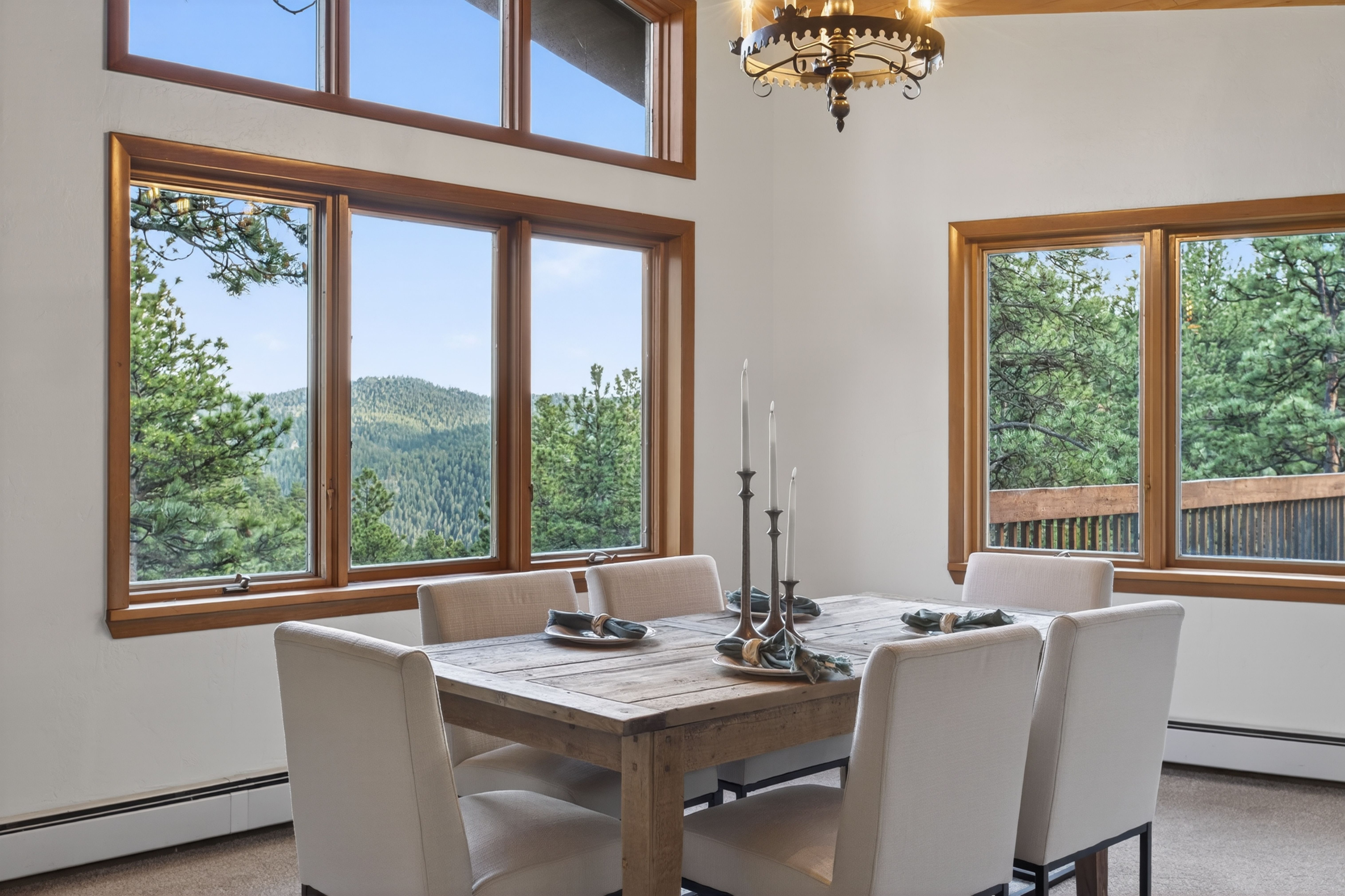  Ranch-style Custom Home on 1.16 Acre Sunny and Treed Lot in Genesee - 物件實景