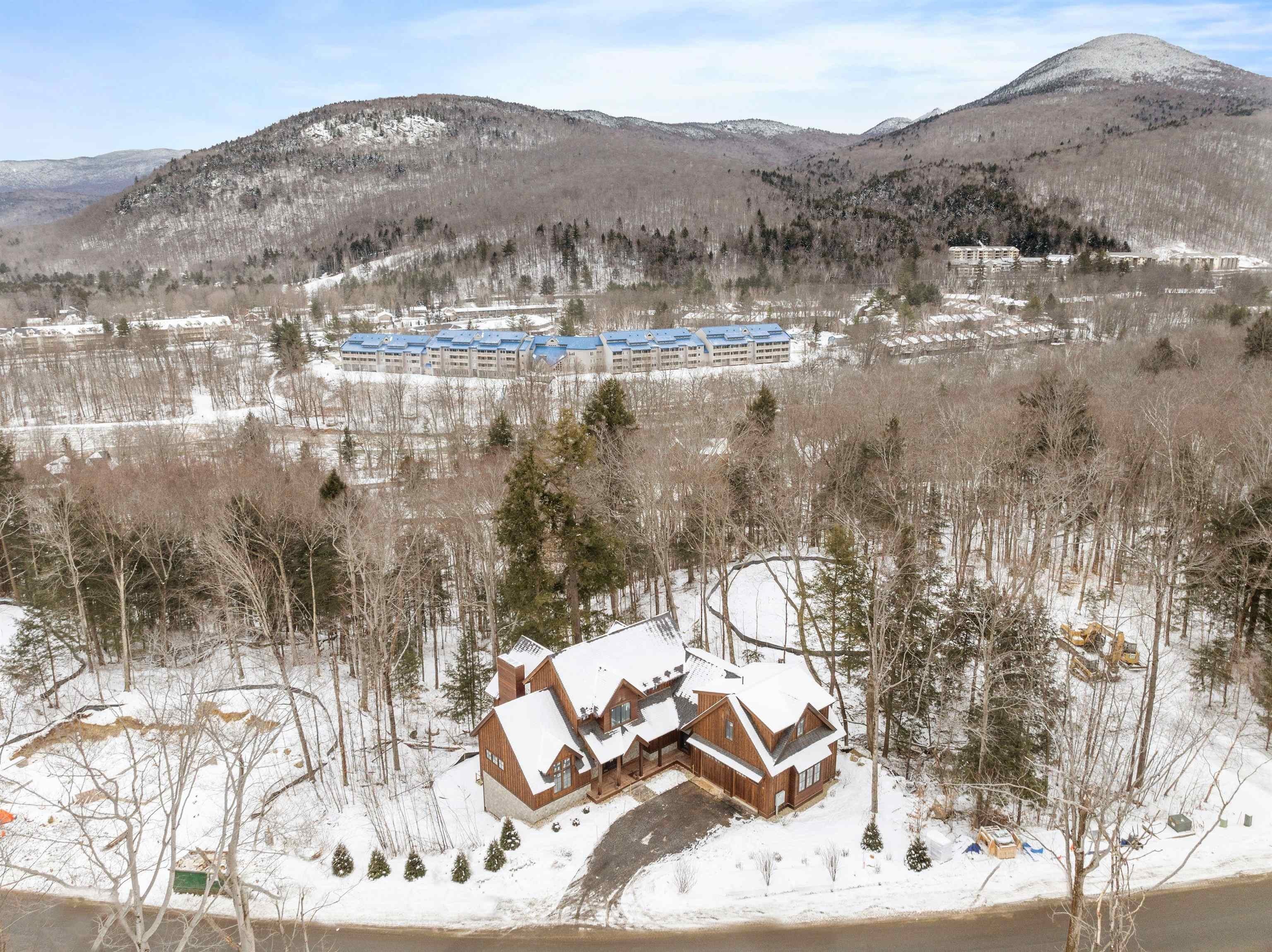 Lincoln, New Hampshire, 03251, United States, 5 Bedrooms Bedrooms, ,5 BathroomsBathrooms,Residential,For Sale,1979766