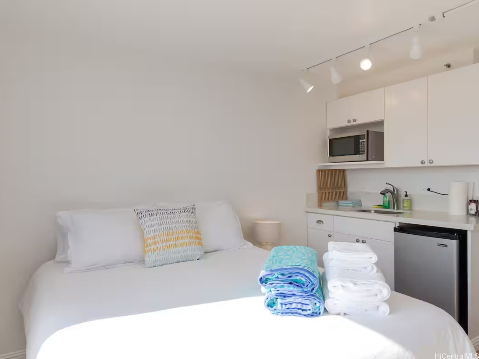 Honolulu, Hawaii, 96815, United States, 1 Bedroom Bedrooms, ,2 BathroomsBathrooms,Residential,For Sale,1898628