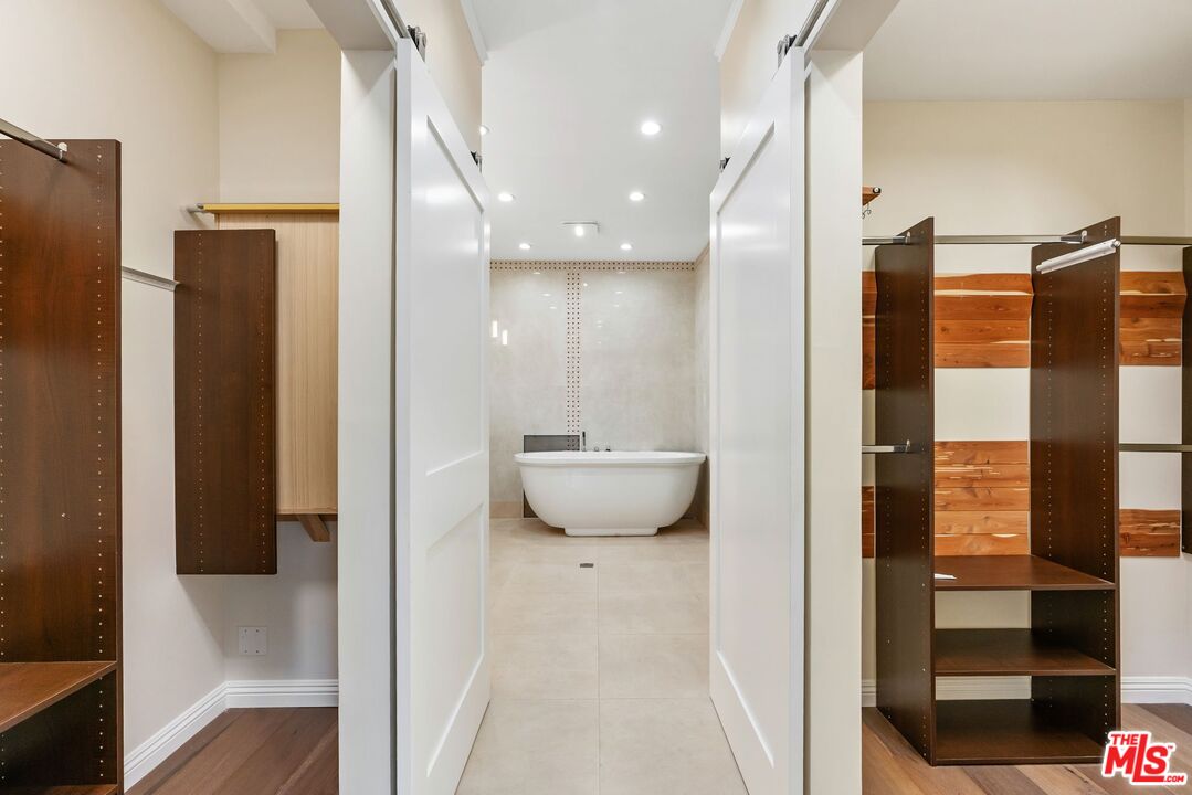 Los Angeles, California, 90006, United States, 7 Bedrooms Bedrooms, ,6 BathroomsBathrooms,Residential,For Sale,1848318