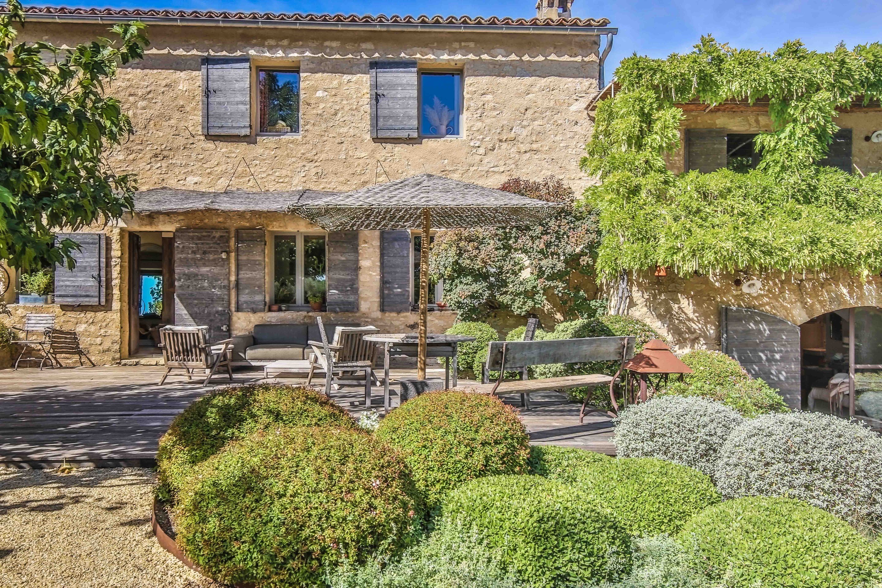  a home immersed in nature, where  provence becomes a way of life - 物件實景