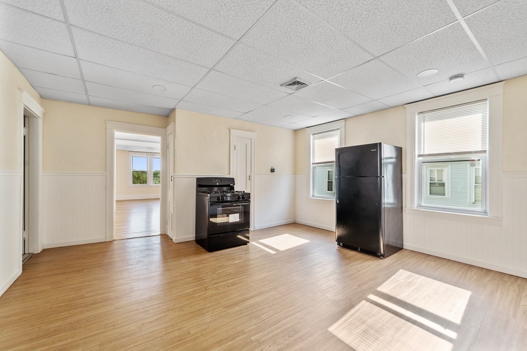 Worcester, Massachusetts, 01603-2339, United States, 9 Bedrooms Bedrooms, ,Residential,For Sale,1979601