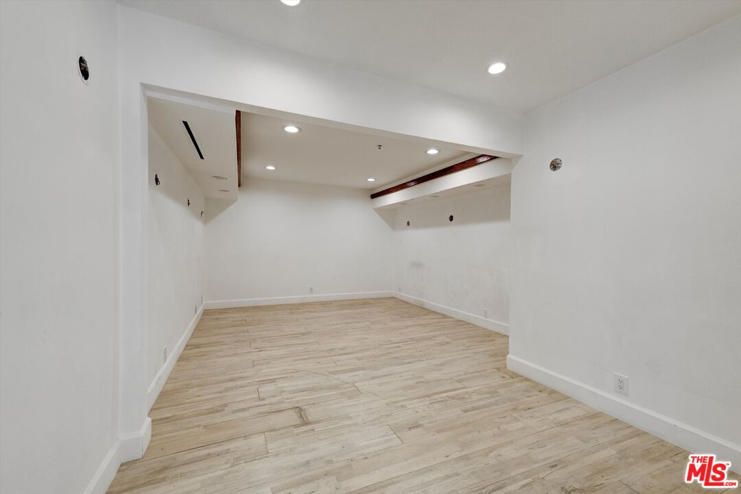 Beverly Hills, California, 90210, United States, 8 Bedrooms Bedrooms, ,3 BathroomsBathrooms,Residential,For Sale,1916732