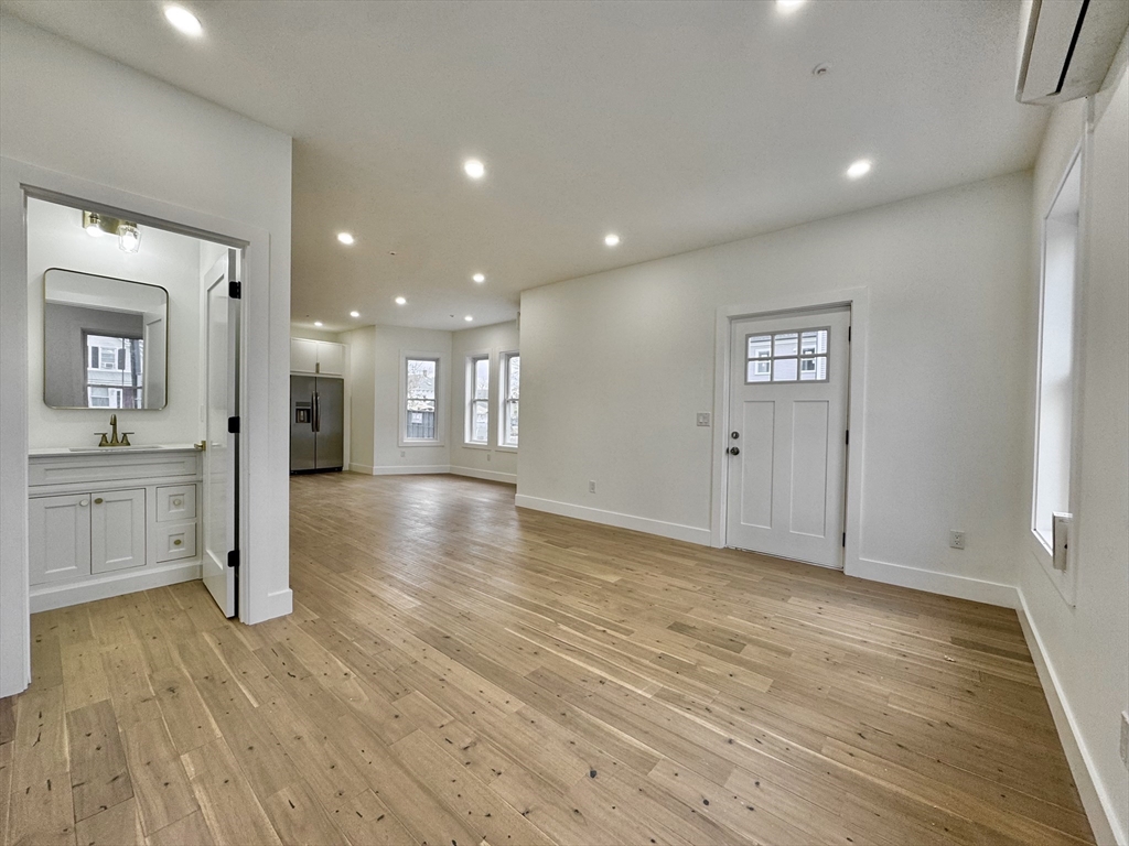 Medway, Massachusetts, 02053, United States, 3 Bedrooms Bedrooms, ,2 BathroomsBathrooms,Residential,For Sale,1999596