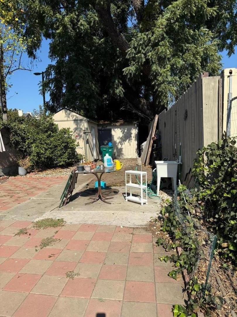 Hayward, California, 94541, United States, 2 Bedrooms Bedrooms, ,1 BathroomBathrooms,Residential,For Sale,2009058