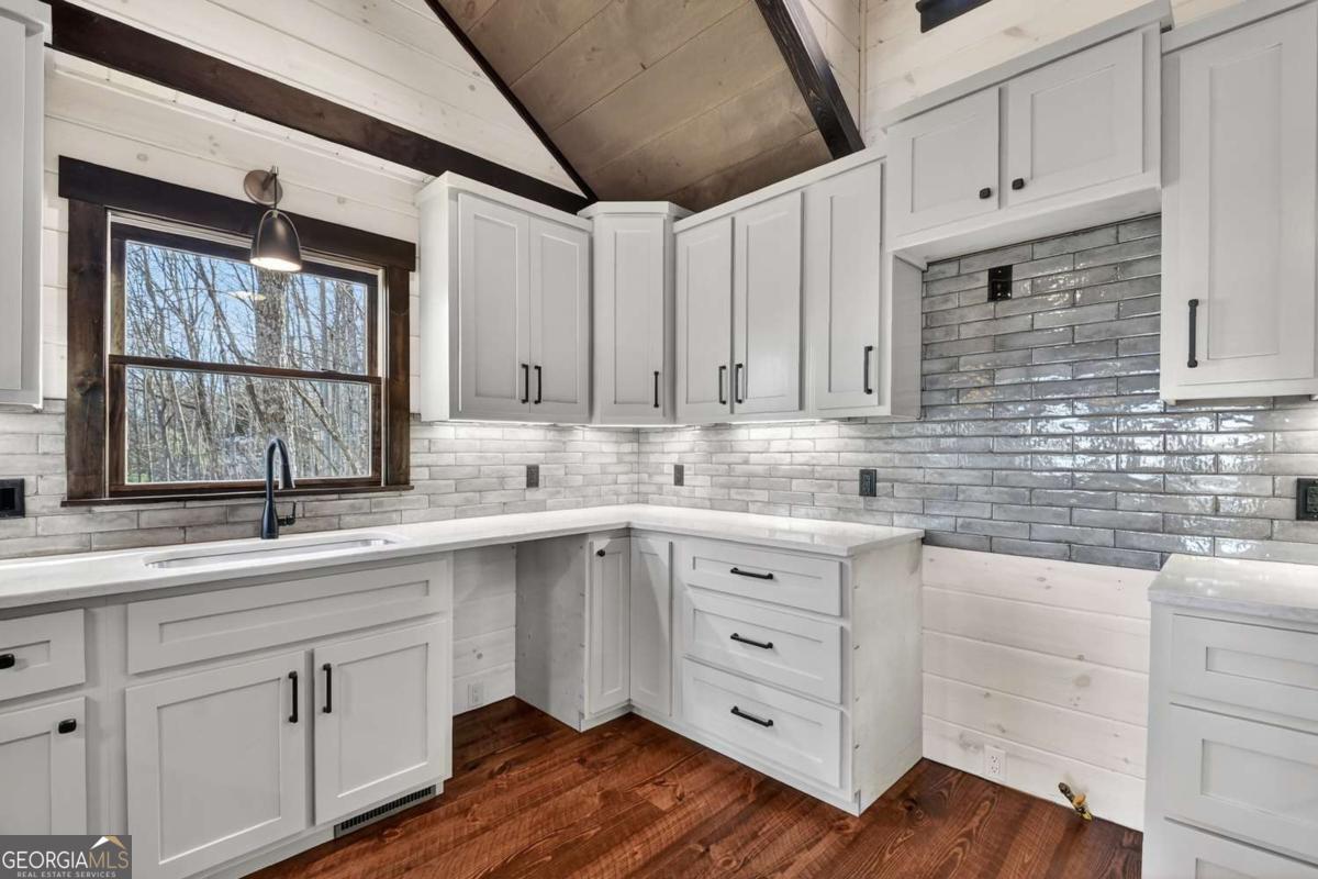 Mineral Bluff, Georgia, 30559, United States, 4 Bedrooms Bedrooms, ,4 BathroomsBathrooms,Residential,For Sale,2011407