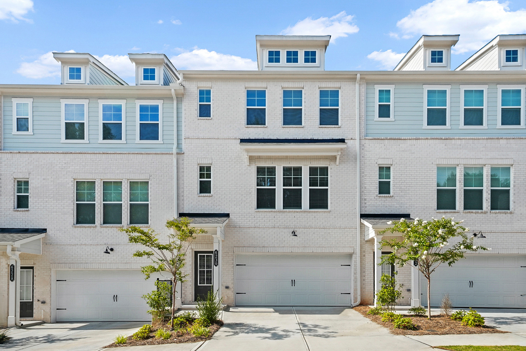  Better Than New Townhome is Ready Today - 物件實景