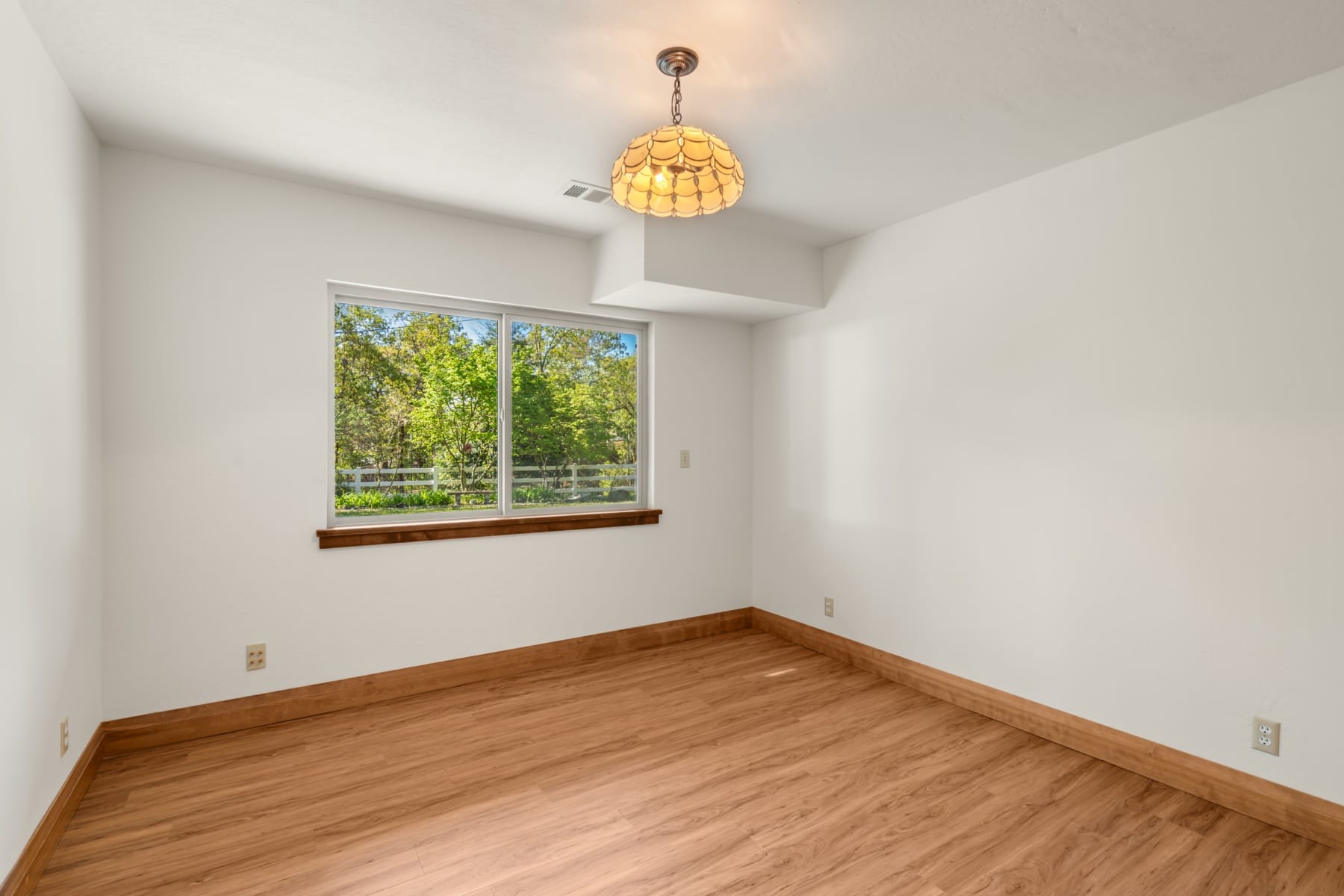  3583 Ross Lane Central Point, OR 97502 - 物件實景