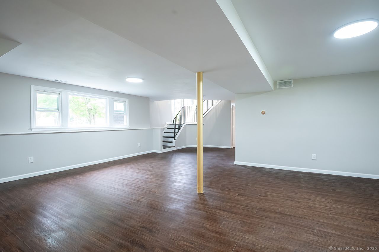Monroe, Connecticut, 06468, United States, 5 Bedrooms Bedrooms, ,3 BathroomsBathrooms,Residential,For Sale,1907452