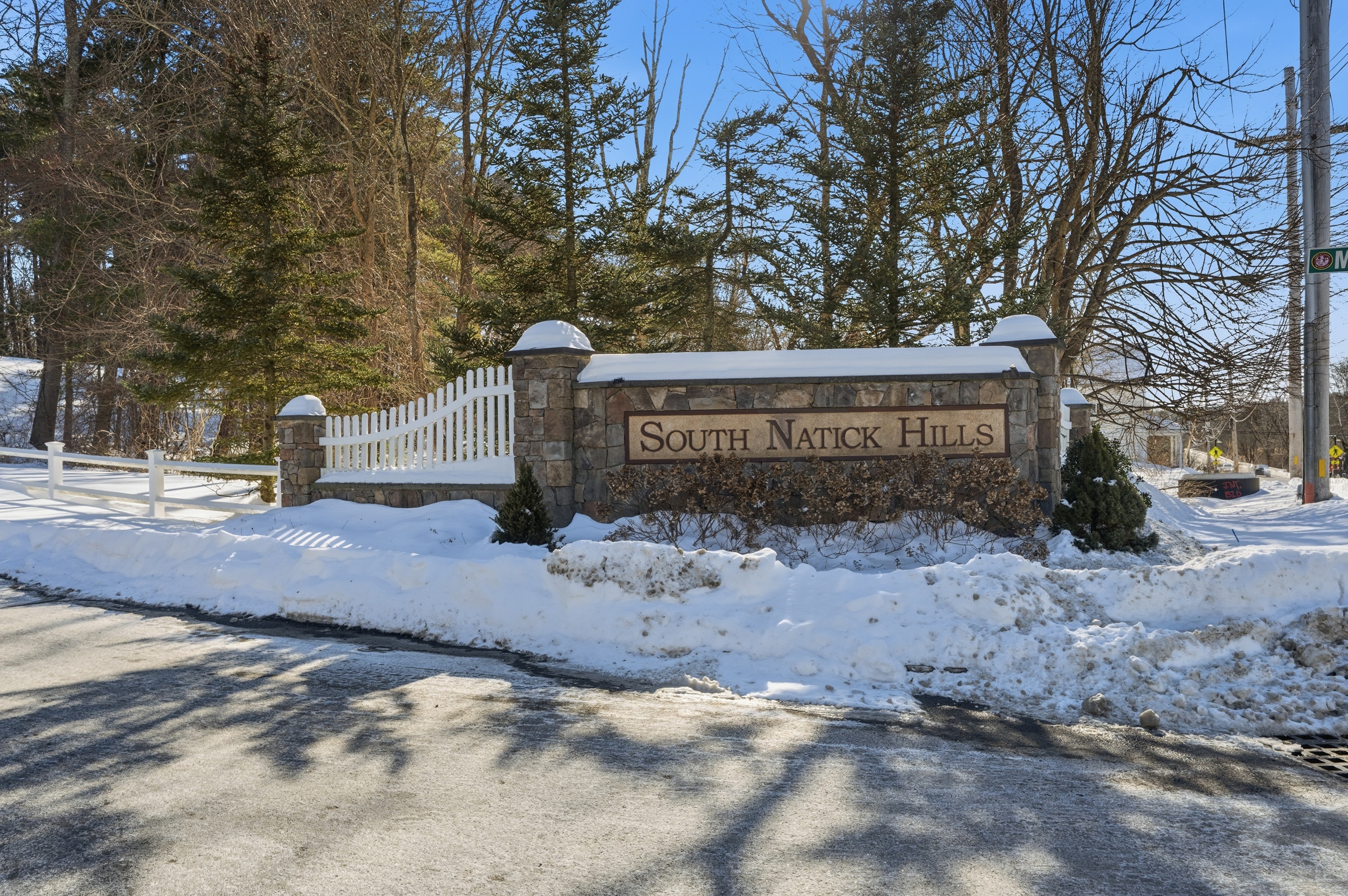 Natick, Massachusetts, 01760, United States, 2 Bedrooms Bedrooms, ,2 BathroomsBathrooms,Residential,For Sale,2015900