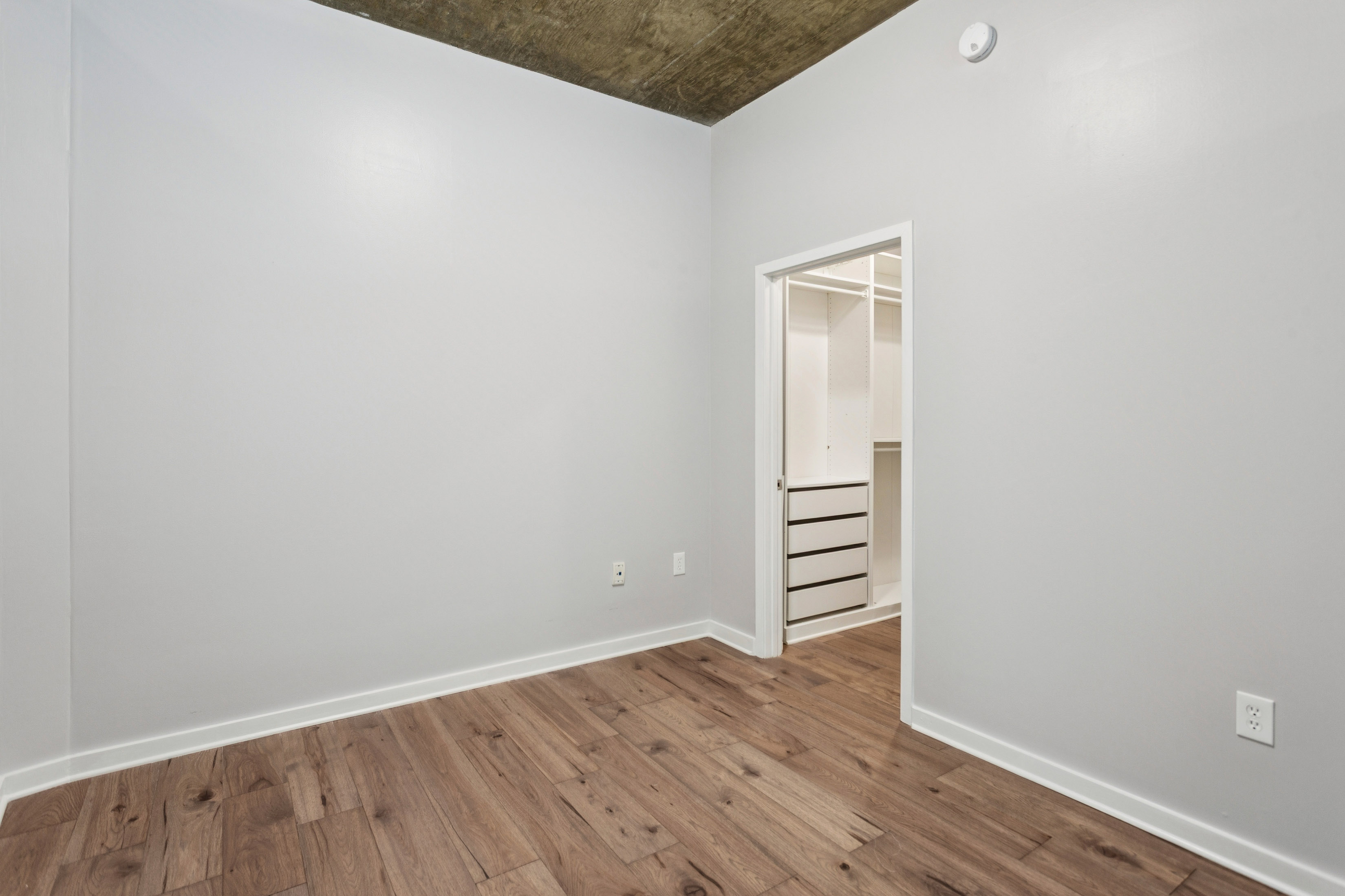  Updated Midtown Condo with Floor-To-Ceiling Windows - 物件實景