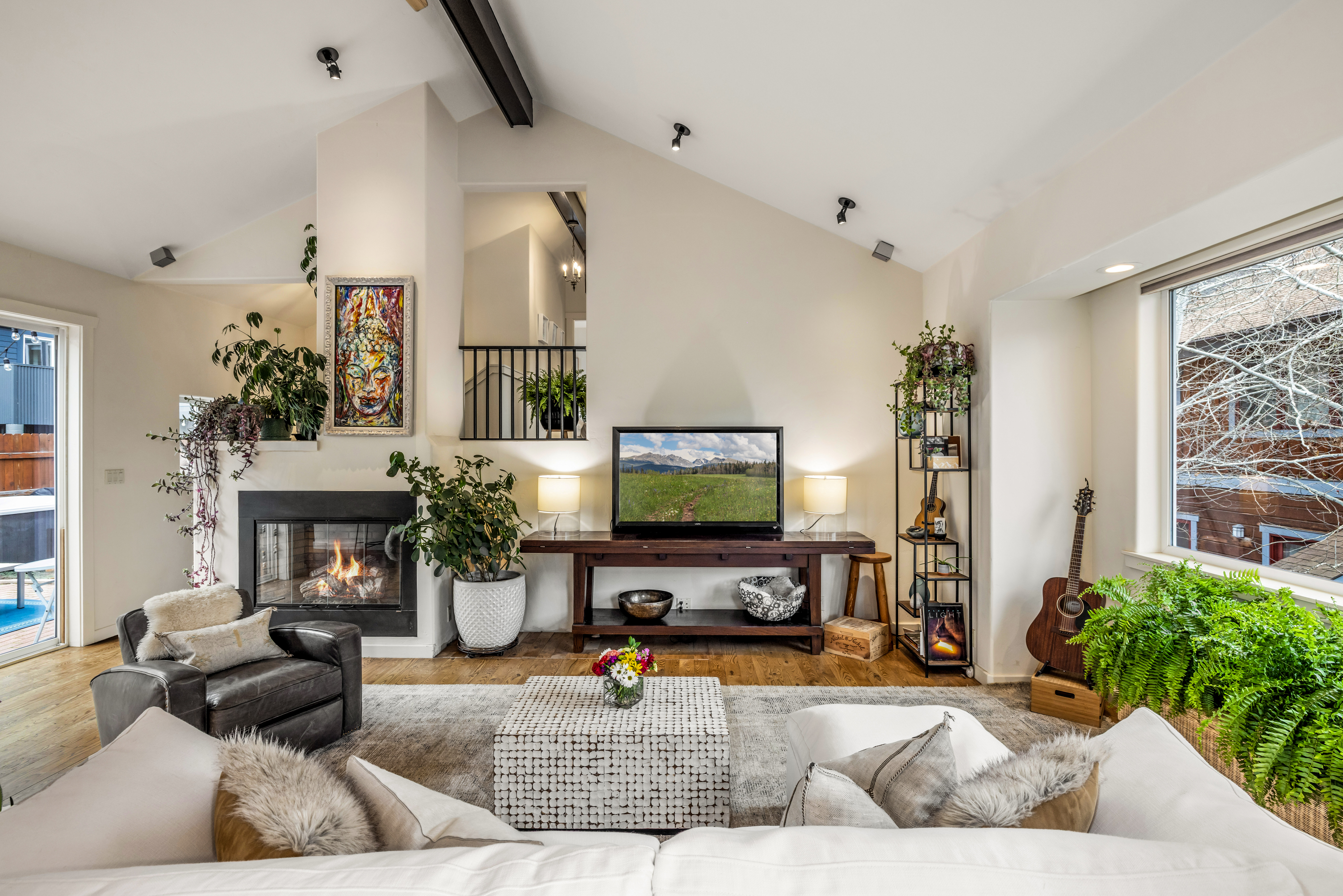  Mountain Views, Unique, Warm, Inviting and Functional Floor Plan - 物件實景