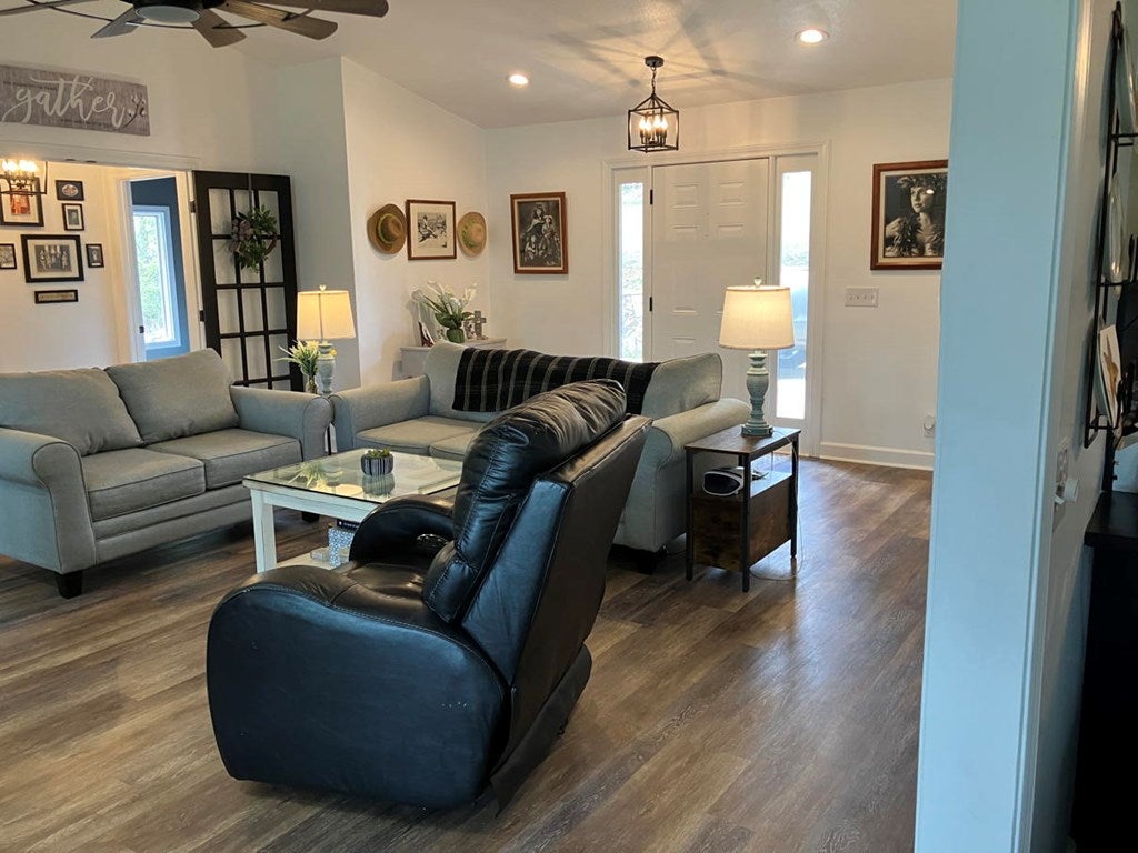 Hiawassee, Georgia, 30546, United States, 3 Bedrooms Bedrooms, ,2 BathroomsBathrooms,Residential,For Sale,1761717