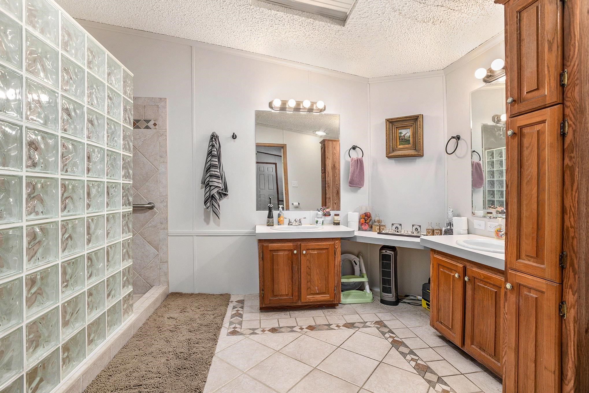 Hartland Twp, Michigan, 48353, United States, 5 Bedrooms Bedrooms, ,3 BathroomsBathrooms,Residential,For Sale,2005956