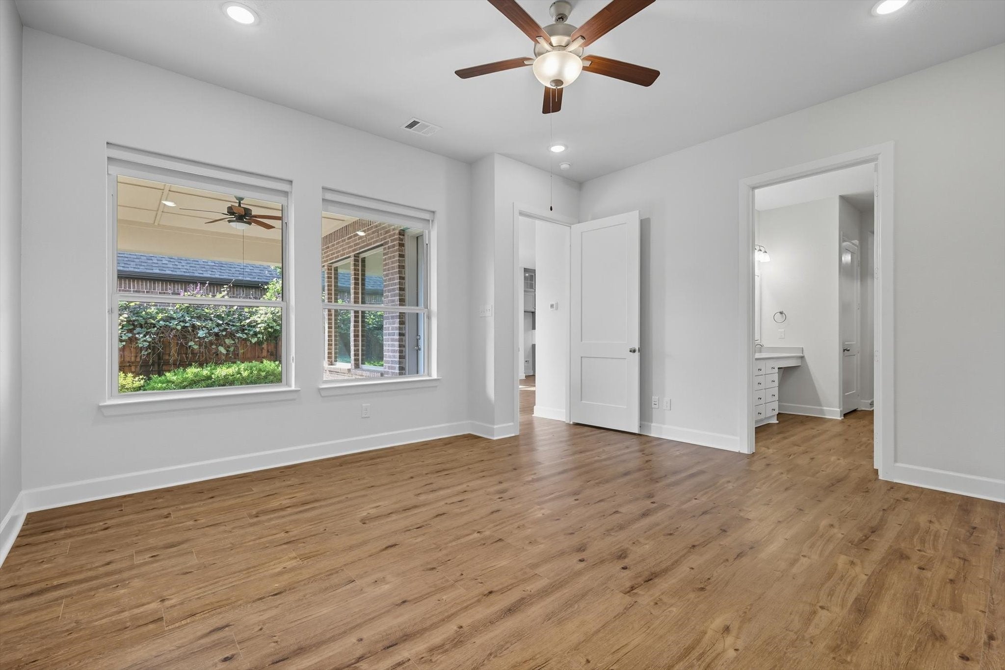 Arlington, Texas, 76005, United States, 2 Bedrooms Bedrooms, ,2 BathroomsBathrooms,Residential,For Sale,1981286