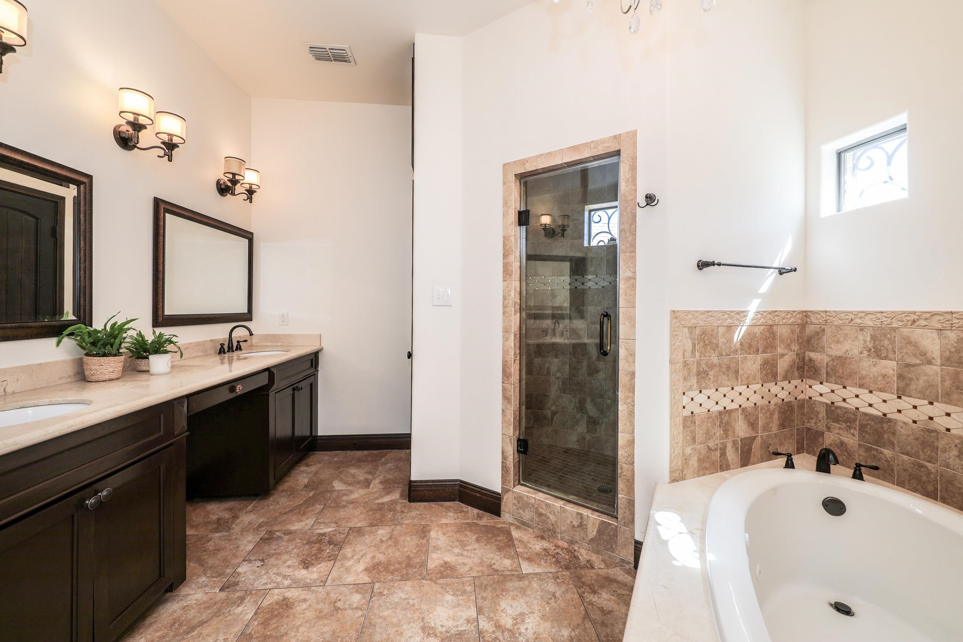 Laredo, Texas, 78041, United States, 4 Bedrooms Bedrooms, ,5 BathroomsBathrooms,Residential,For Sale,1989337