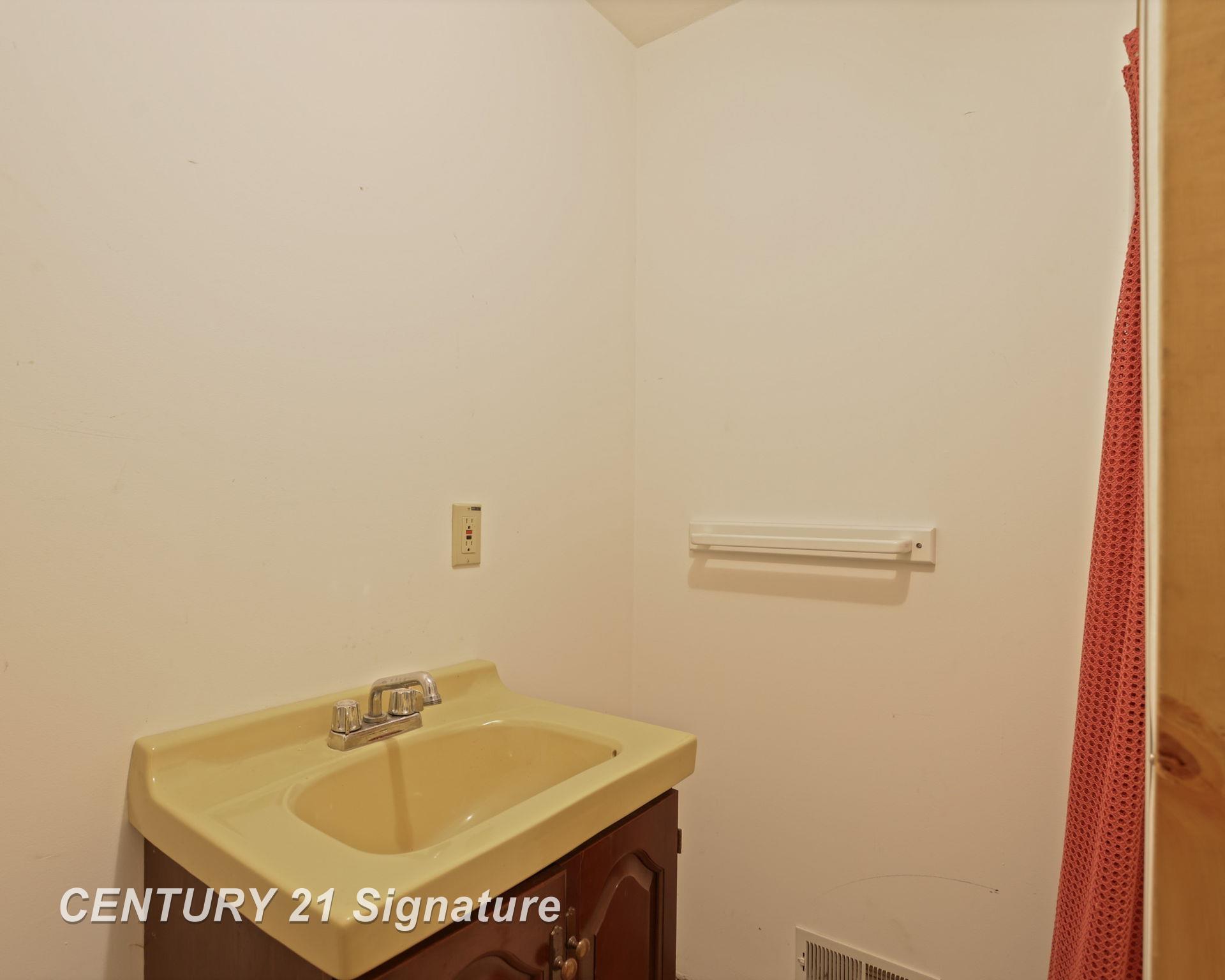 Chesaning, Michigan, 48616, United States, 4 Bedrooms Bedrooms, ,3 BathroomsBathrooms,Residential,For Sale,1980512