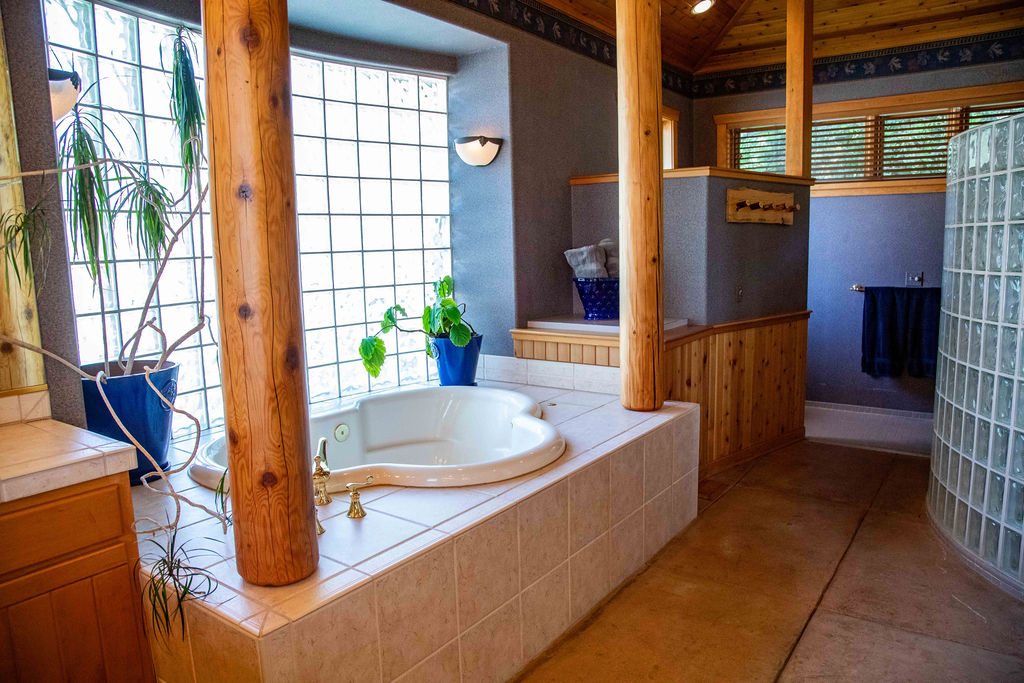 Hope, Idaho, 83836, United States, 3 Bedrooms Bedrooms, ,3 BathroomsBathrooms,Residential,For Sale,1975578