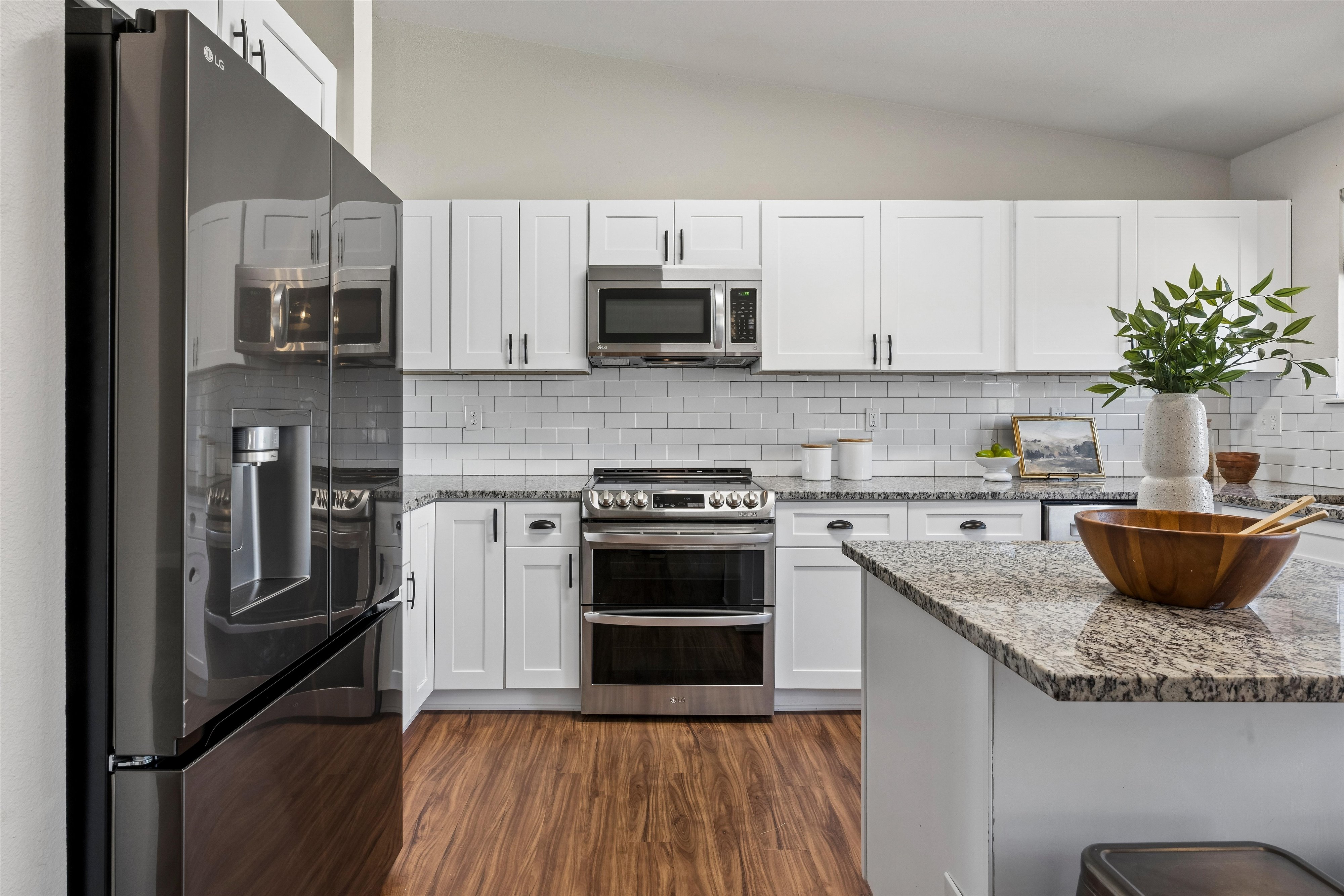  Discover effortless elegance in this stylishly updated home - 物件實景