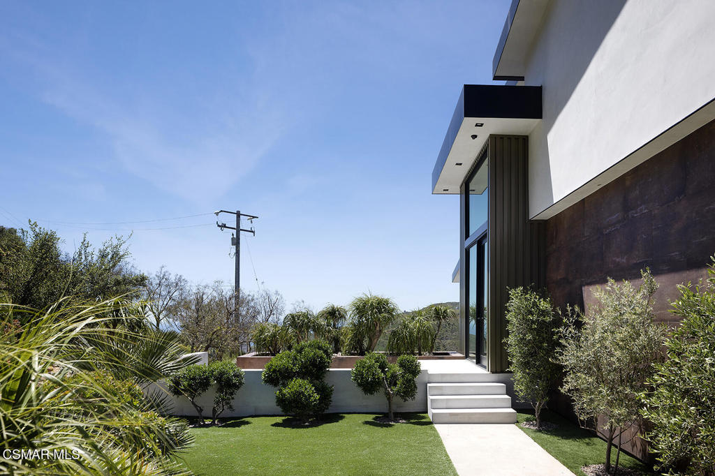 Malibu, California, 90265, United States, 4 Bedrooms Bedrooms, ,3 BathroomsBathrooms,Residential,For Sale,1732105