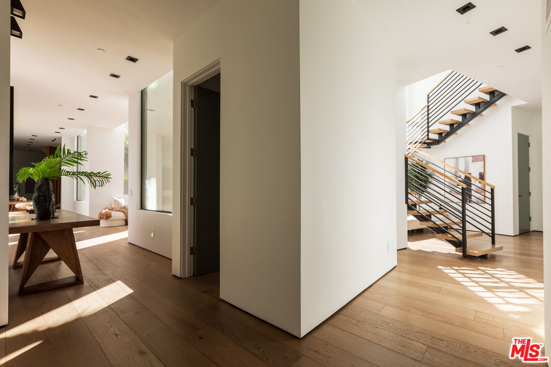 Beverly Hills, California, 90210, United States, 6 Bedrooms Bedrooms, ,6 BathroomsBathrooms,Residential,For Sale,1692711