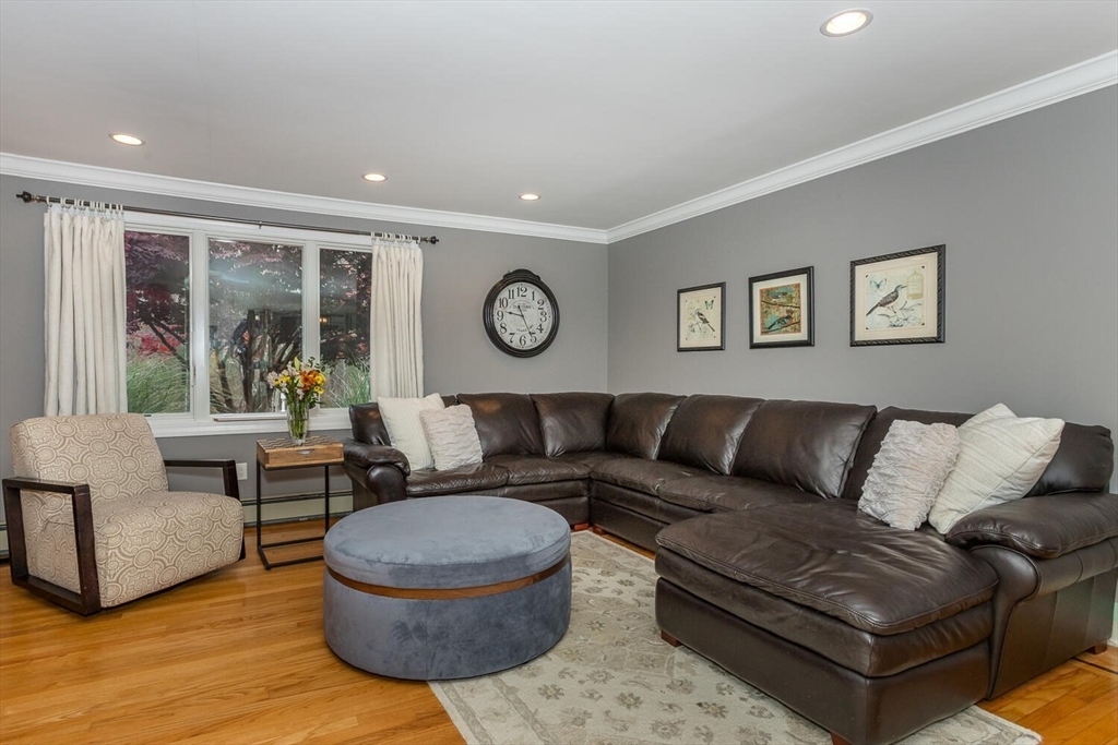 Mansfield, Massachusetts, 02048, United States, 3 Bedrooms Bedrooms, ,2 BathroomsBathrooms,Residential,For Sale,1991006