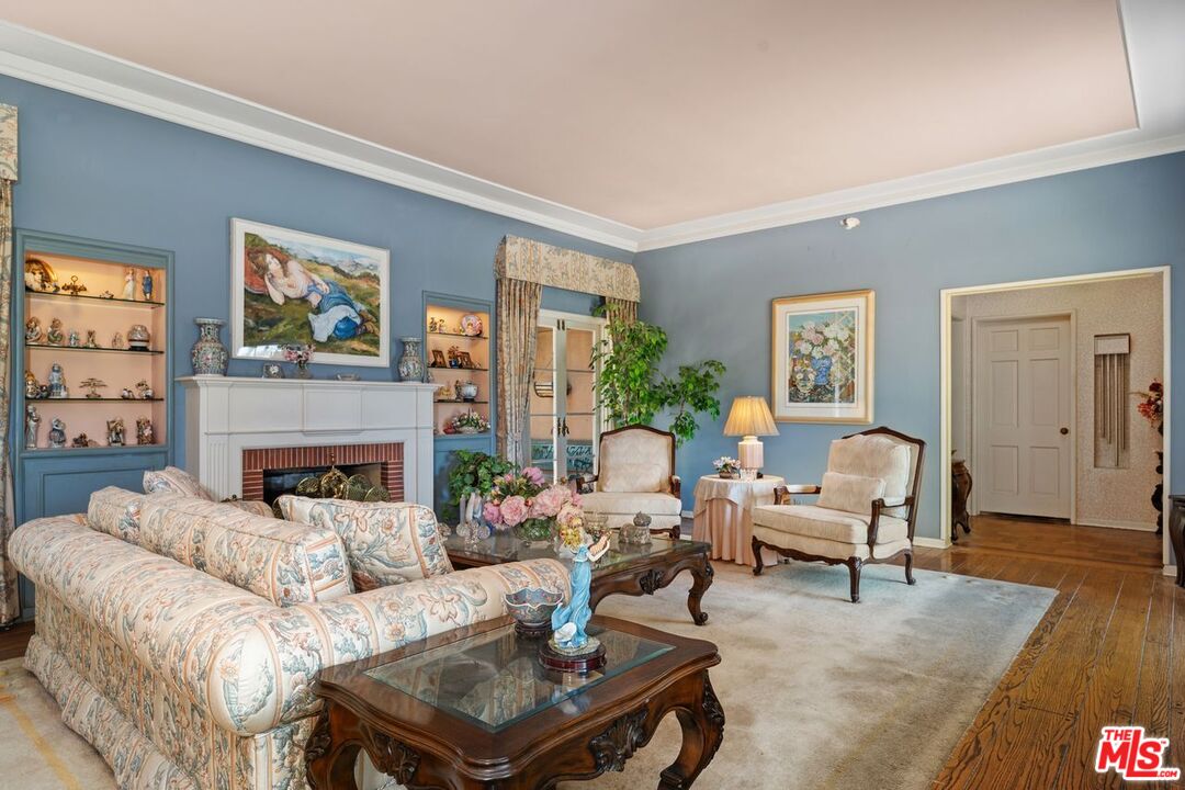 Los Angeles, California, 90049, United States, 4 Bedrooms Bedrooms, ,4 BathroomsBathrooms,Residential,For Sale,1913168