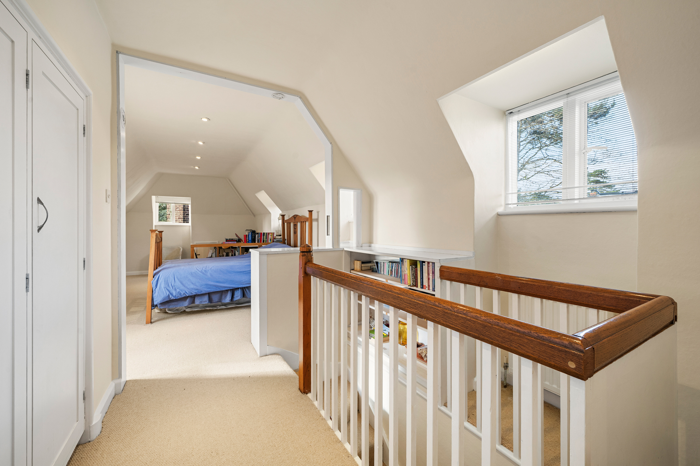  A Handsome House on One of Esher’s Most Coveted Private Roads - 物件實景